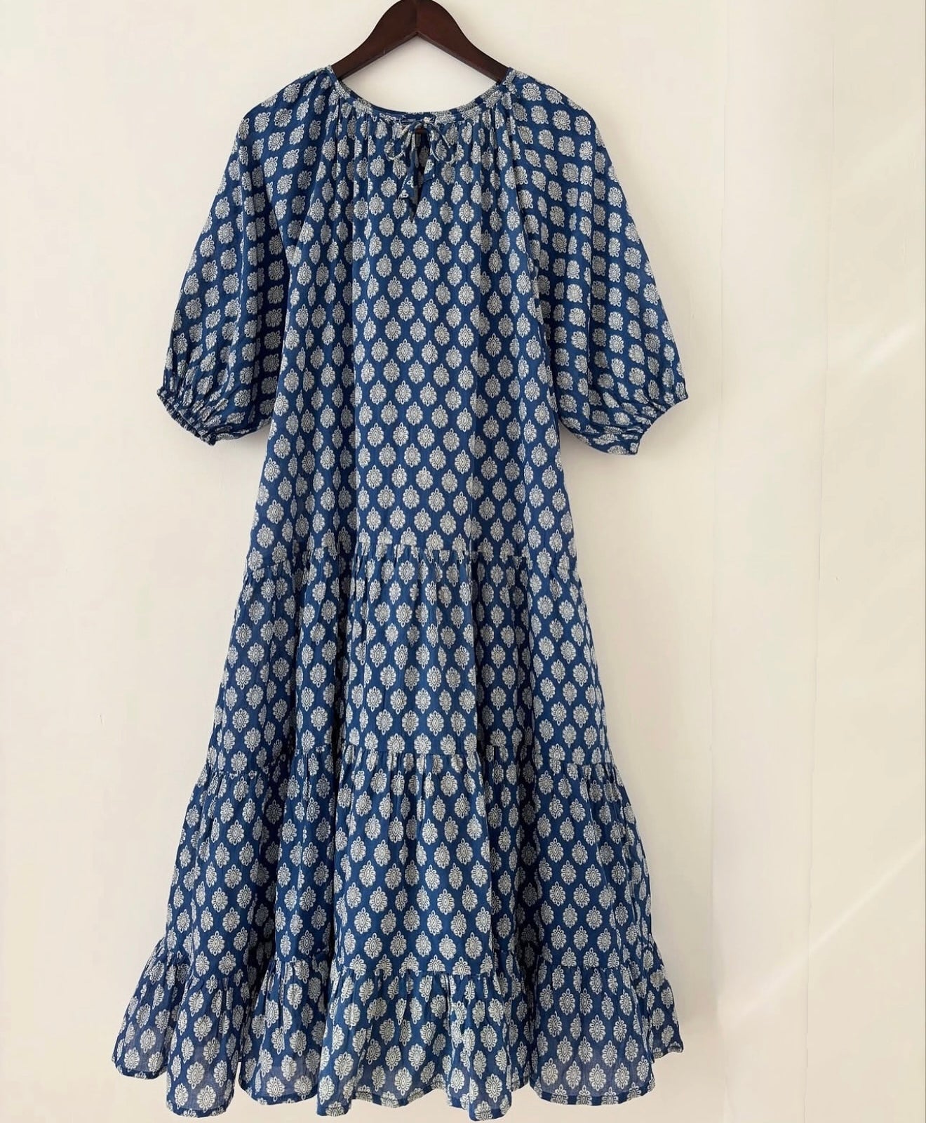 LONG TIERED DRESS WITH PUFFED SLEEVES