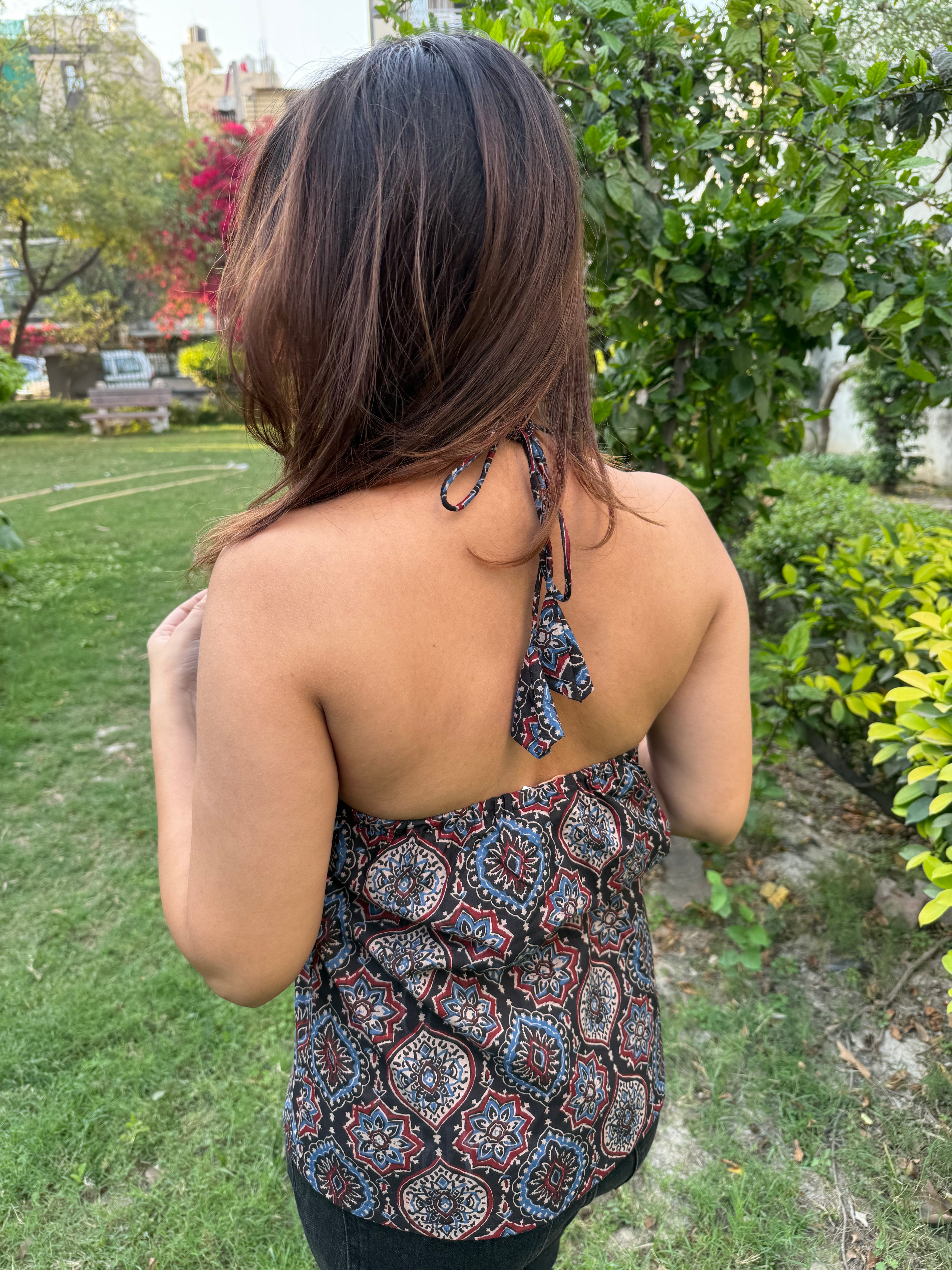 HALTER NECK TIE BACKLESS TOP