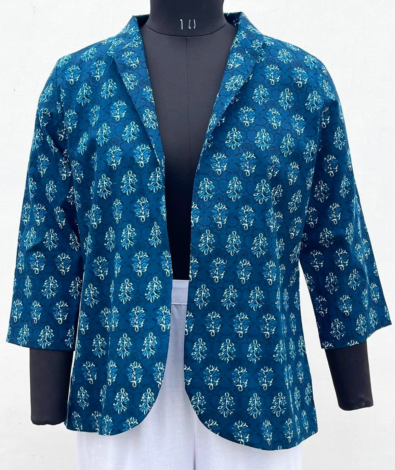 BASIC COLLARED BLAZER