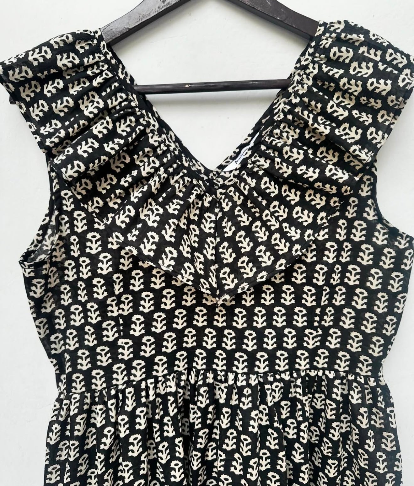 FRILL V-NECK DRESS