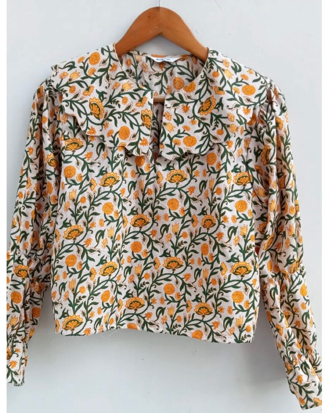 PLACKET TOP WITH PUFFED SLEEVES