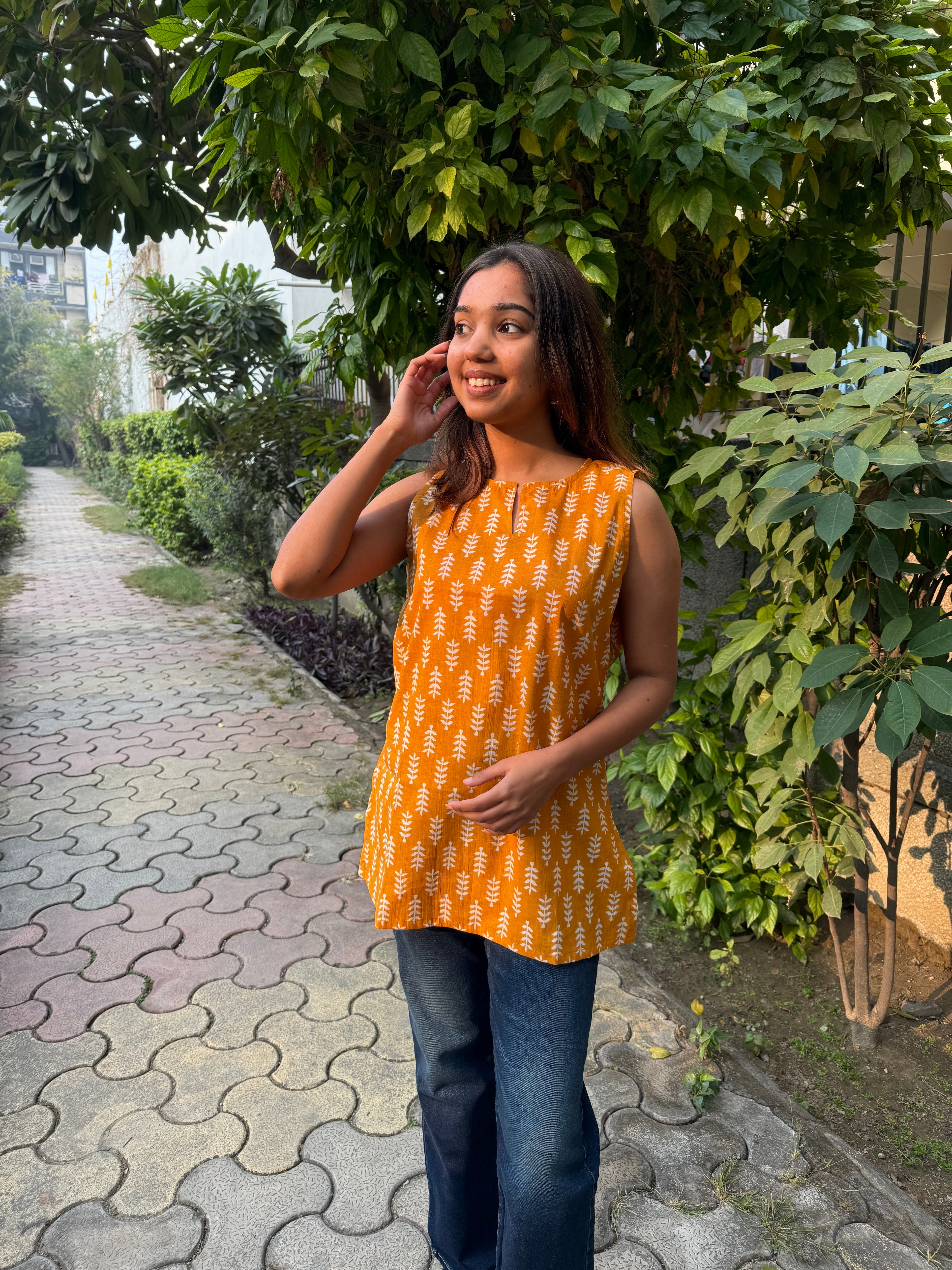 SHORT SLEEVELESS KURTA
