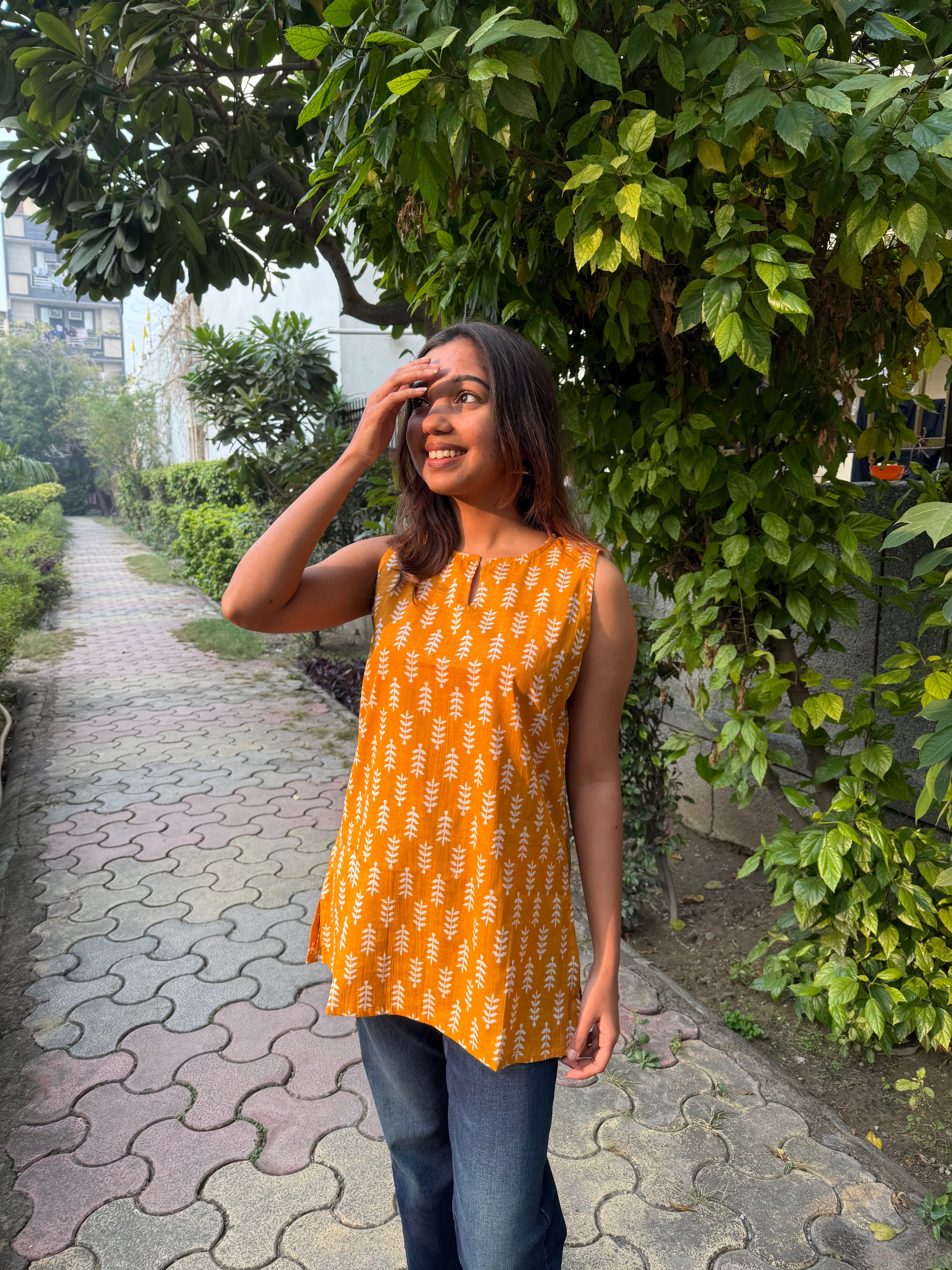 SHORT SLEEVELESS KURTA