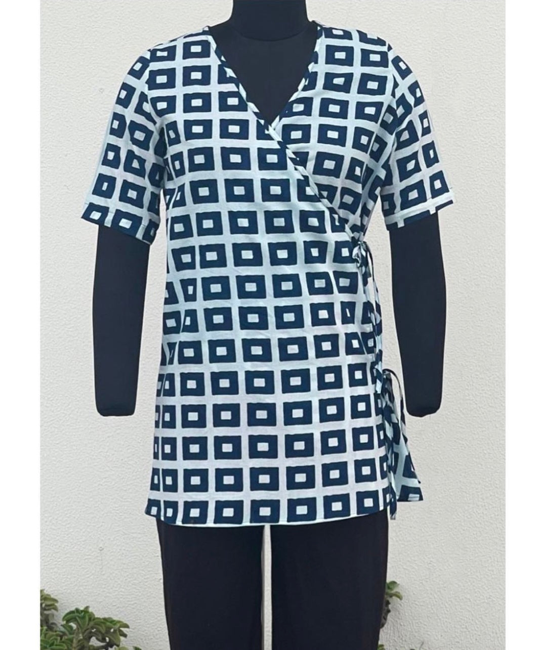 ANGRAKHA SHORT KURTA WITH SHORT SLEEVES