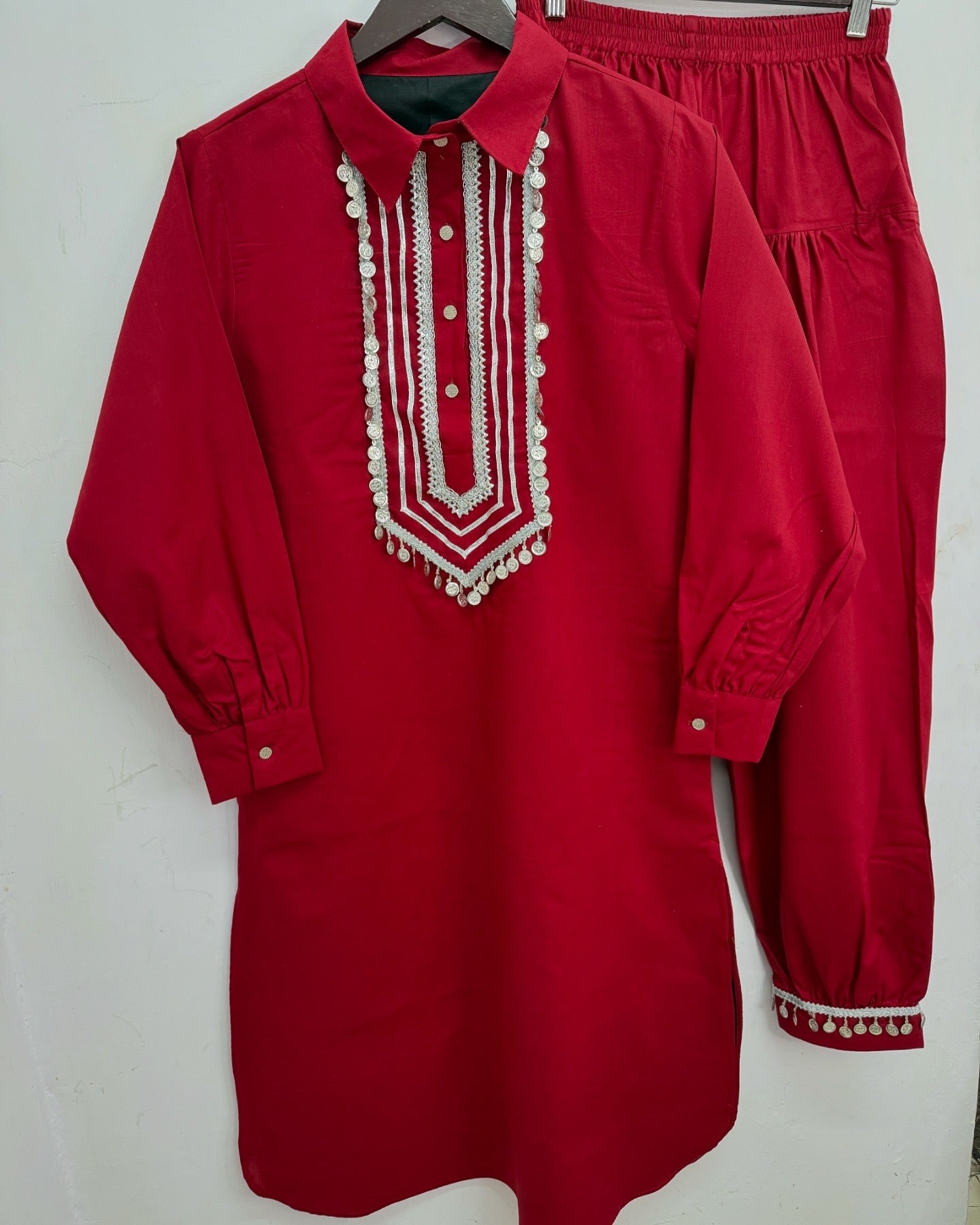SALWAR SET WITH LACE DETAILING