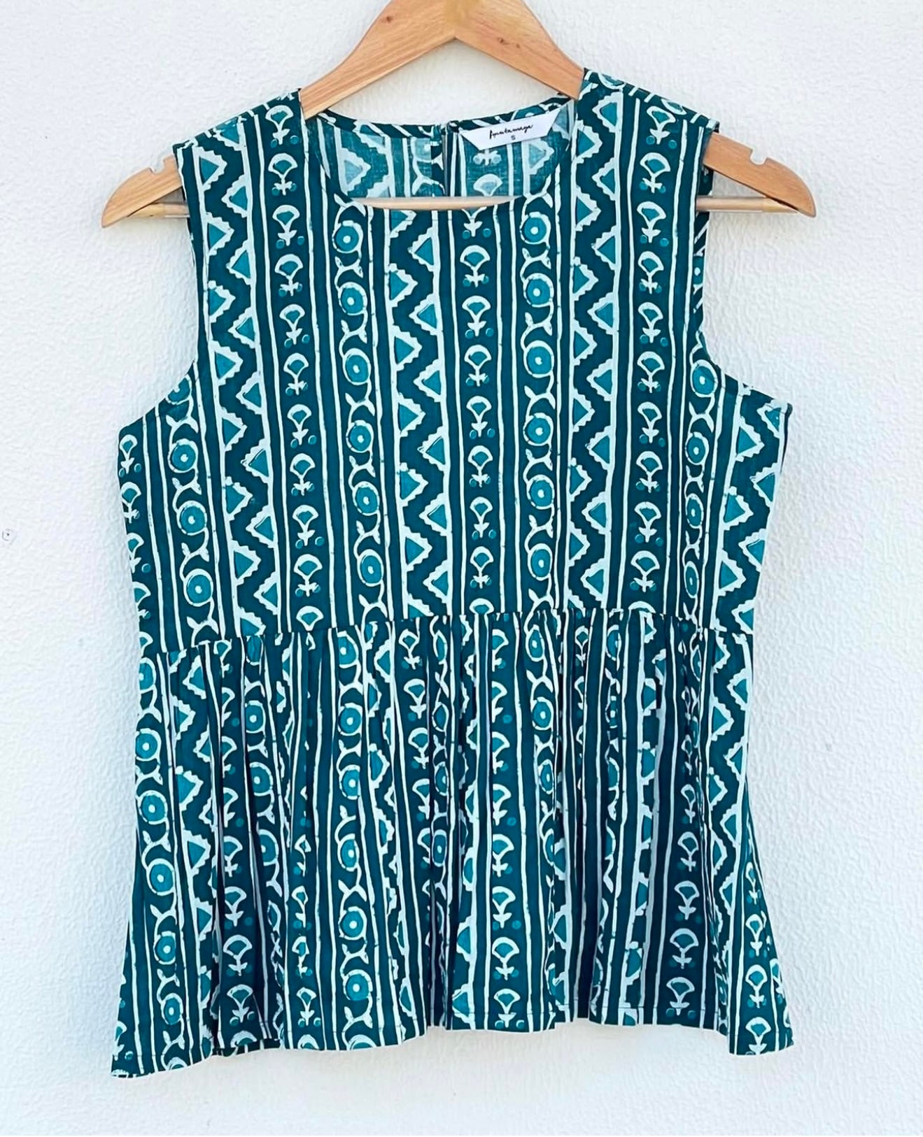 SLEEVELESS PEPLUM