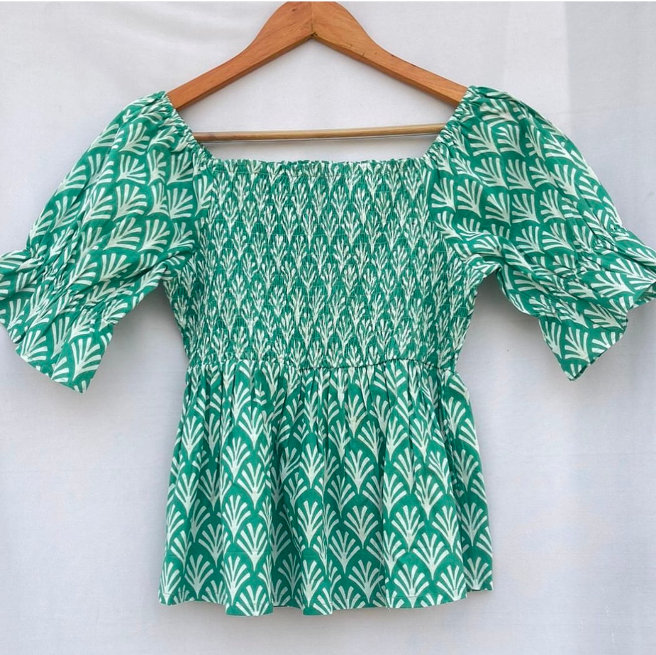 SMOCKED PANEL TOP WITH PUFFED SLEEVES