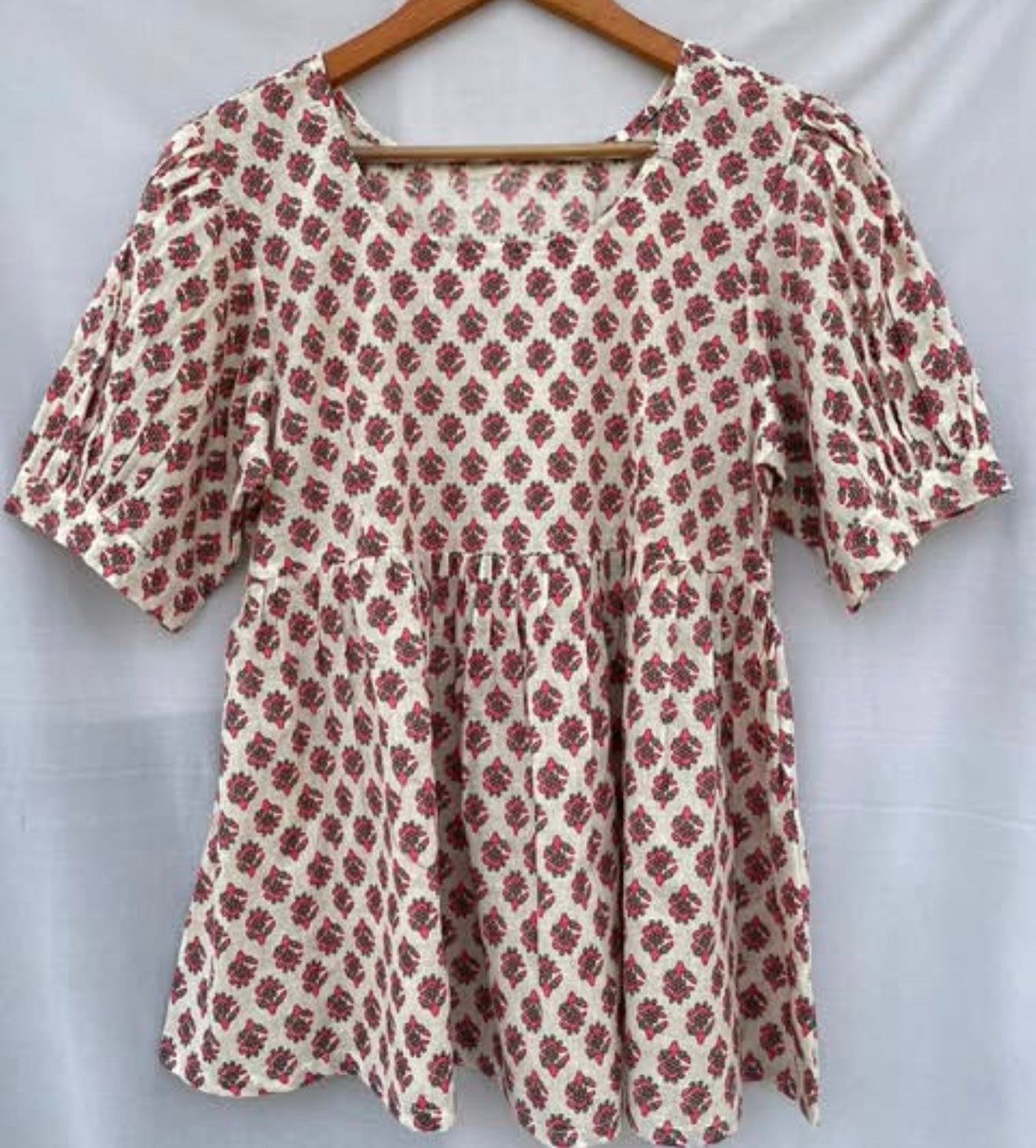 FLOWY ROUND NECK TOP