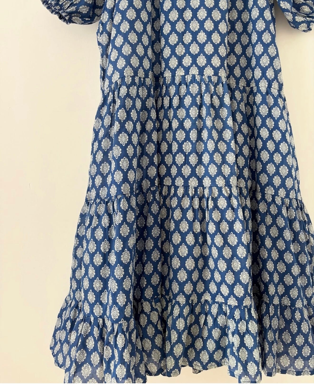LONG TIERED DRESS WITH PUFFED SLEEVES