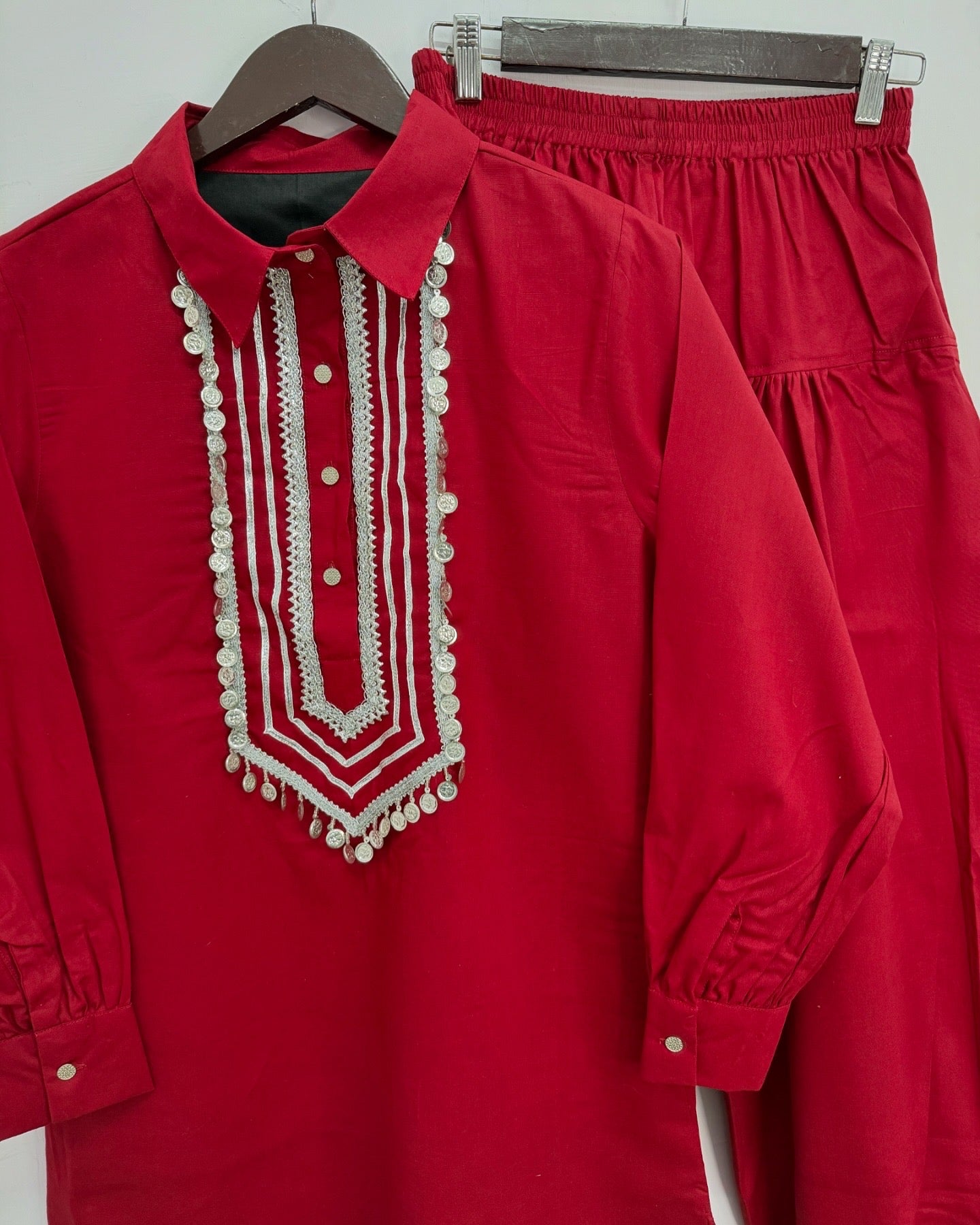 SALWAR SET WITH LACE DETAILING