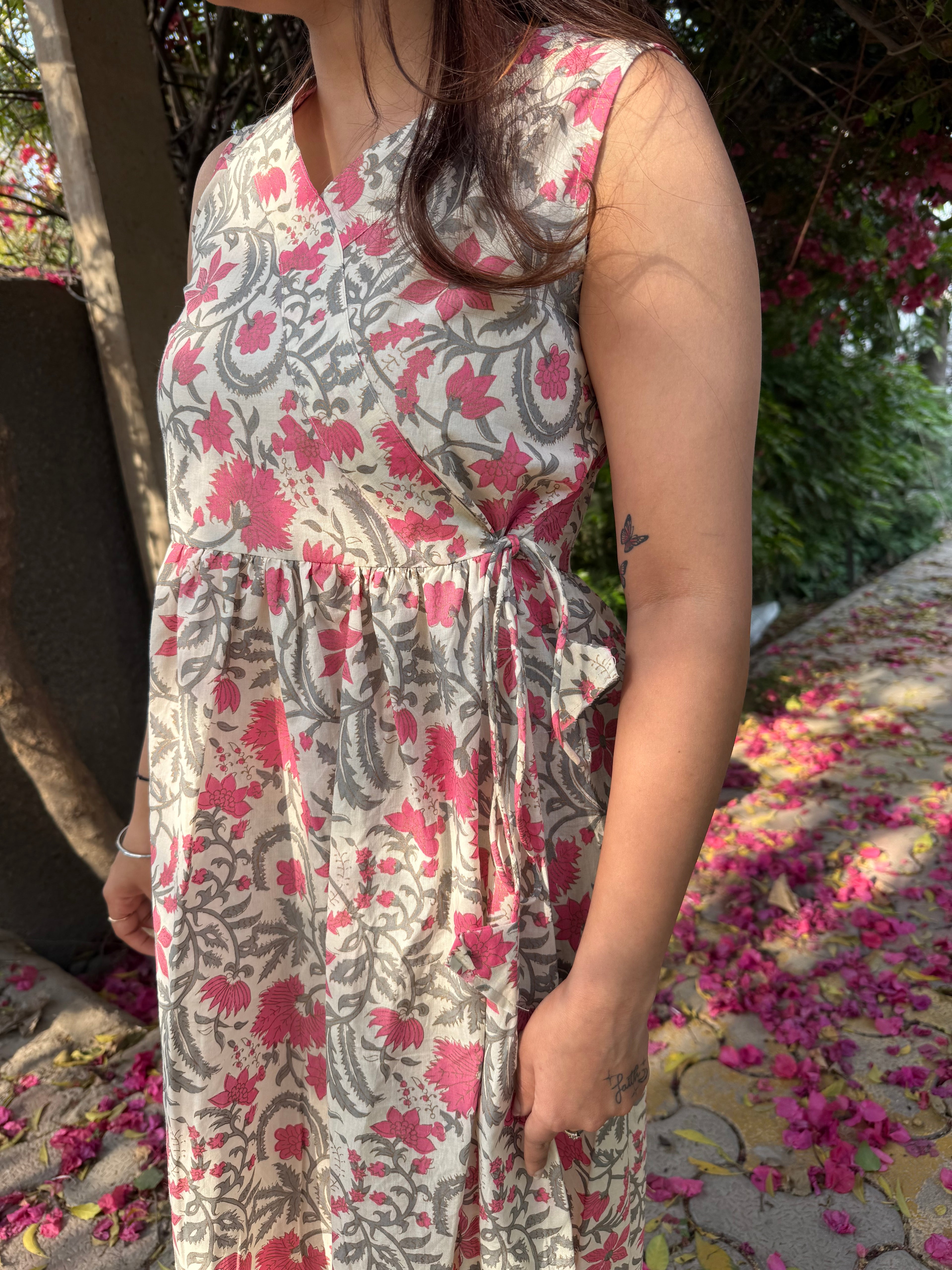 SLEEVELESS KNOT A-LINE DRESS