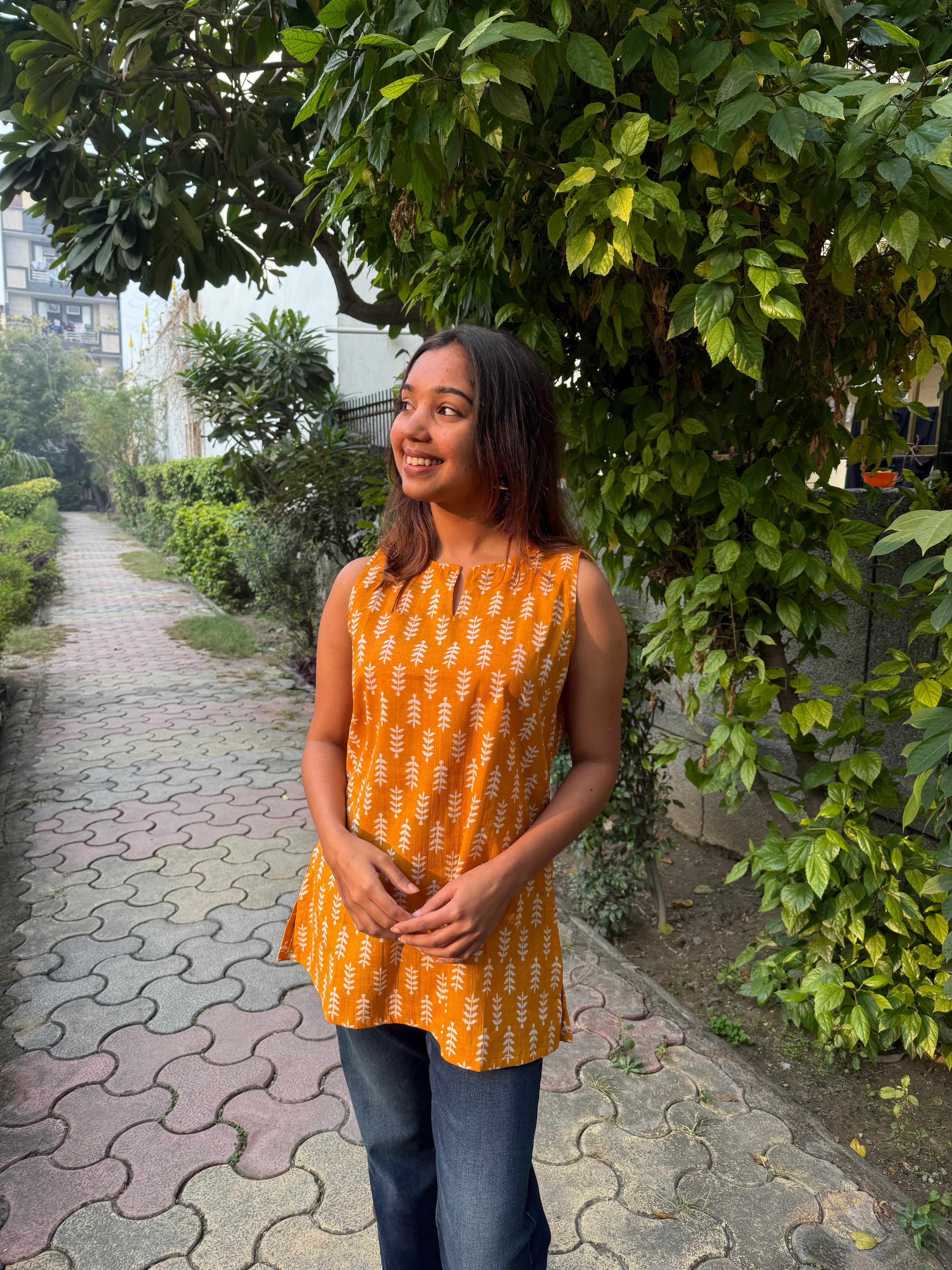 SHORT SLEEVELESS KURTA
