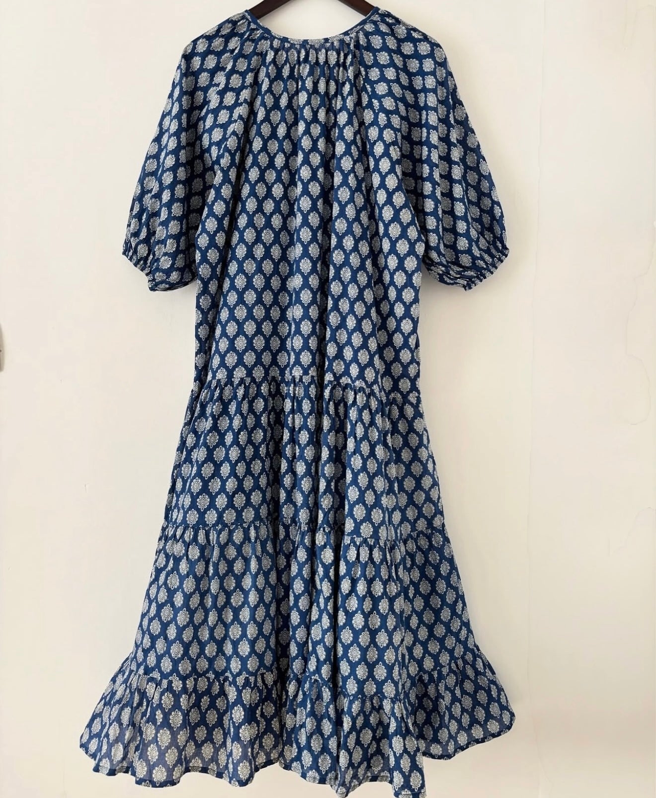 LONG TIERED DRESS WITH PUFFED SLEEVES