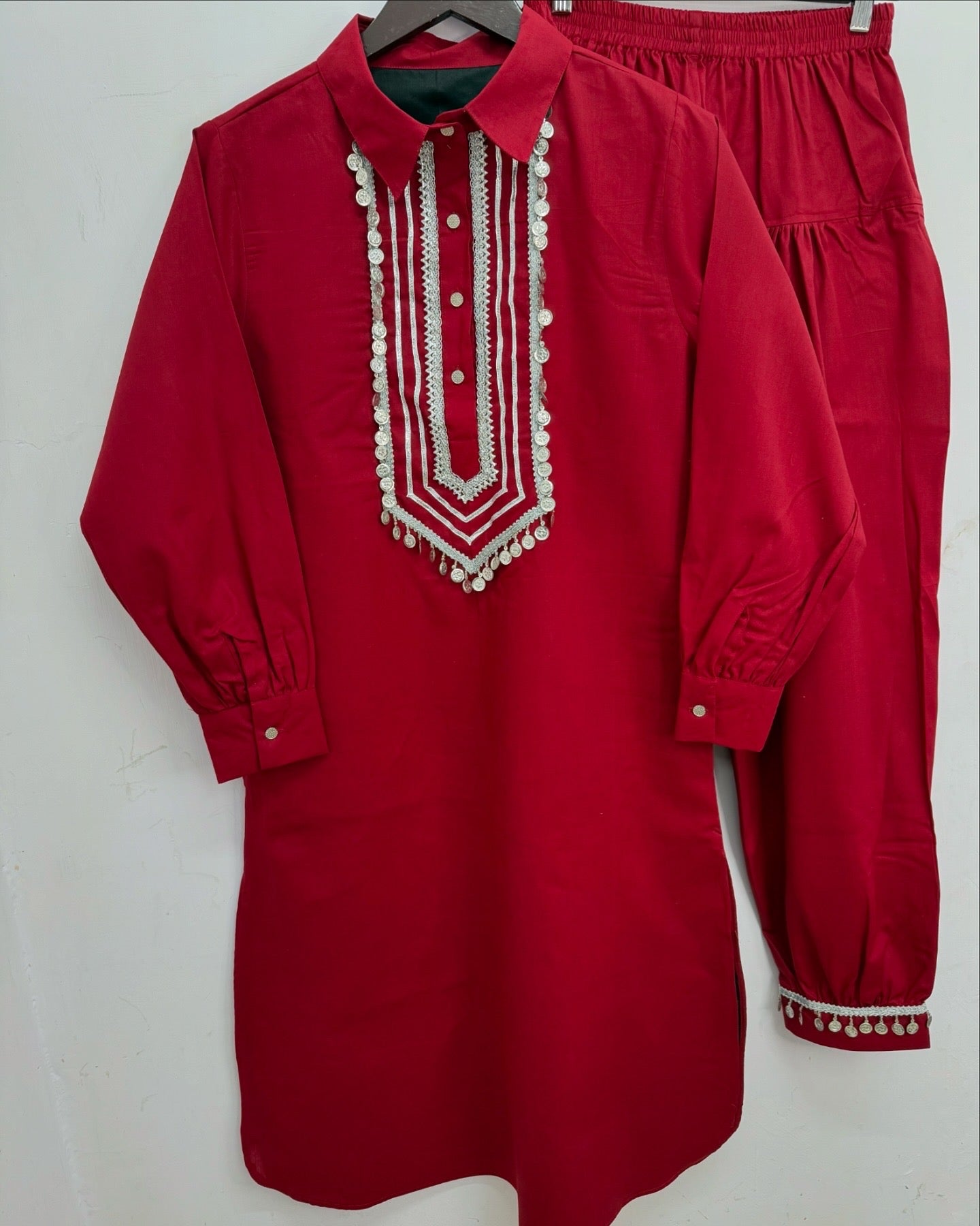 SALWAR SET WITH LACE DETAILING