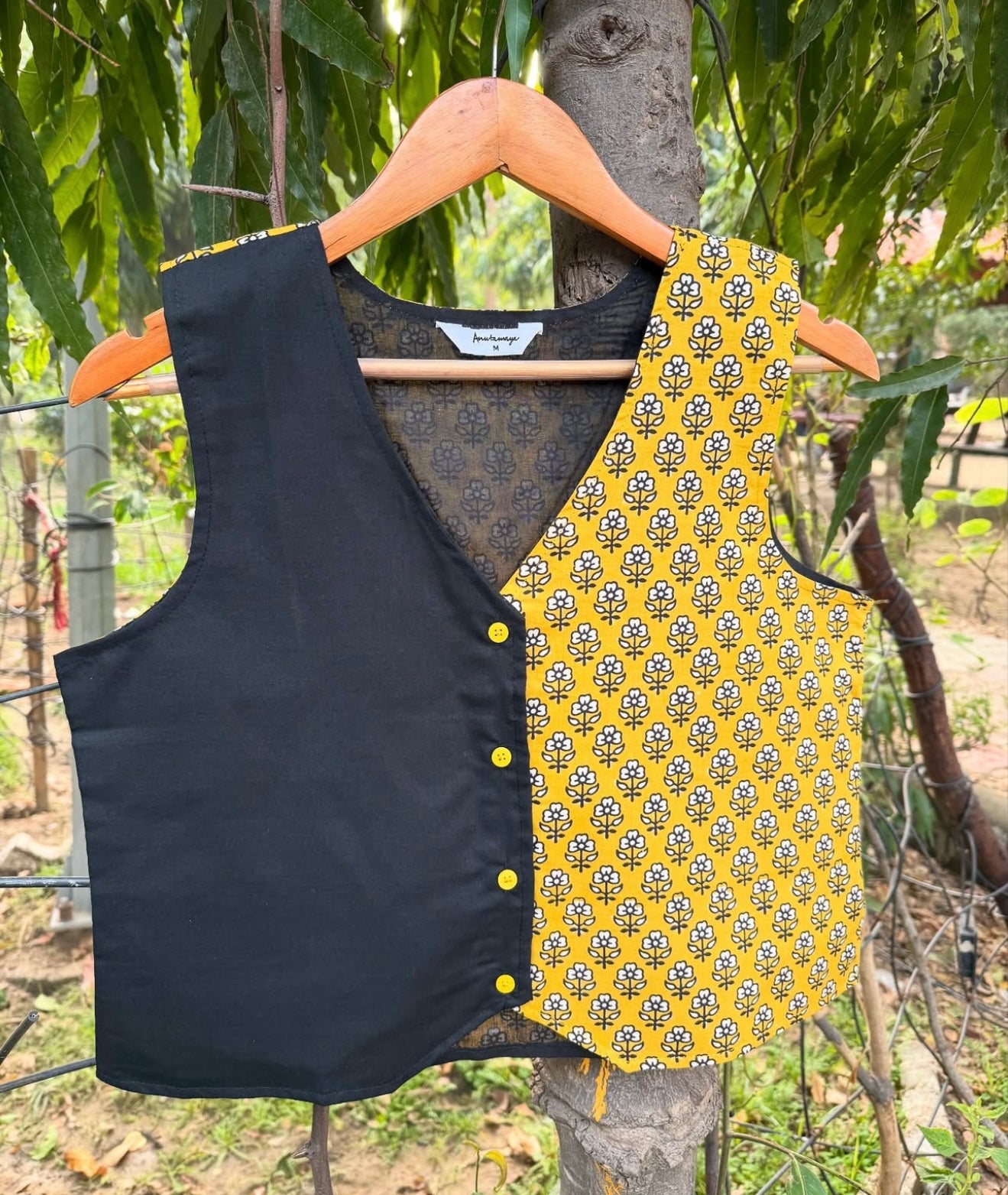 CONSTRASTED WAIST-COAT