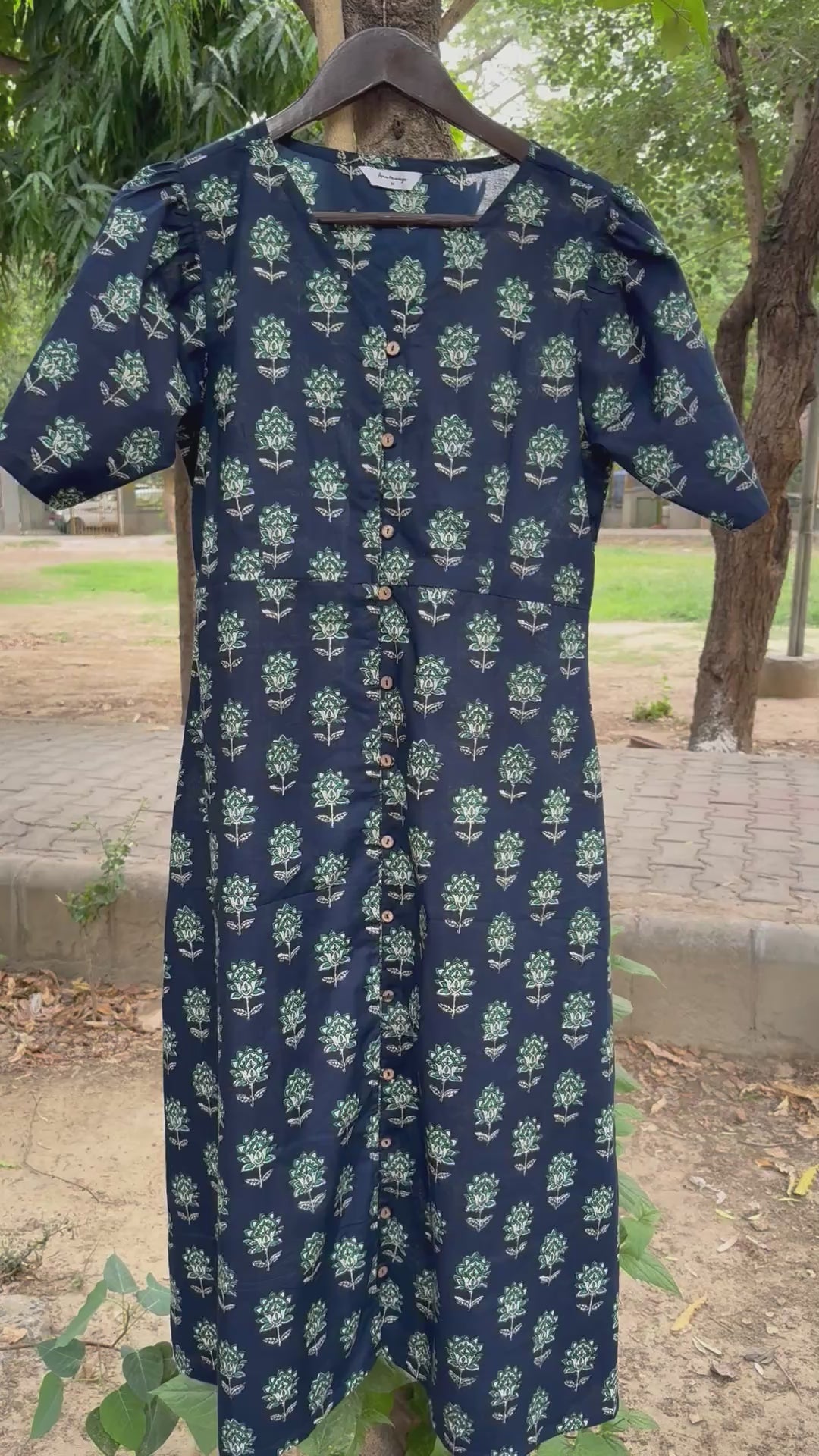 CASUAL COTTON DRESS WITH BUTTON DOWN CLOSURE