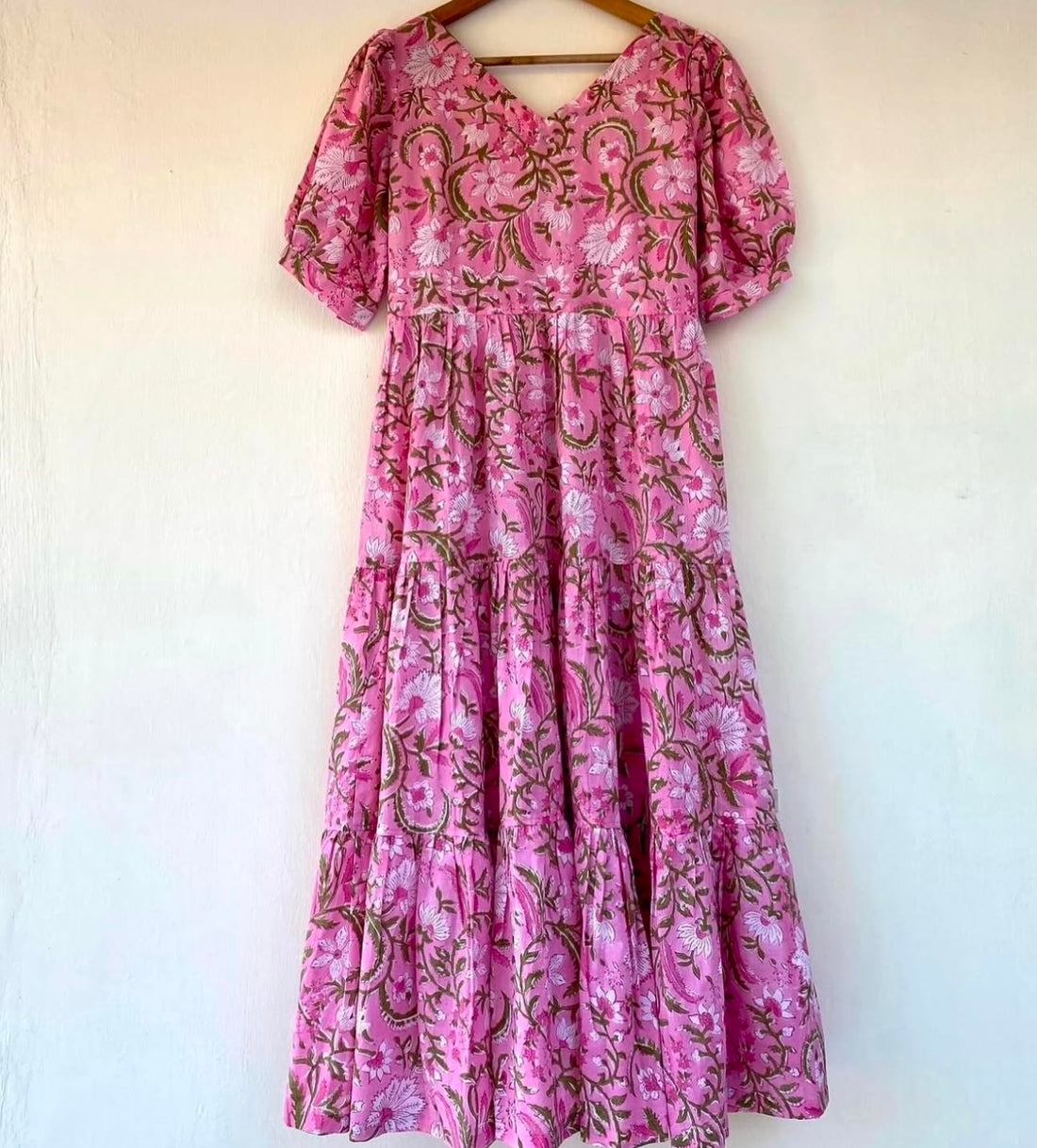 LONG TIERED DRESS WITH SHORT PUFFED SLEEVES