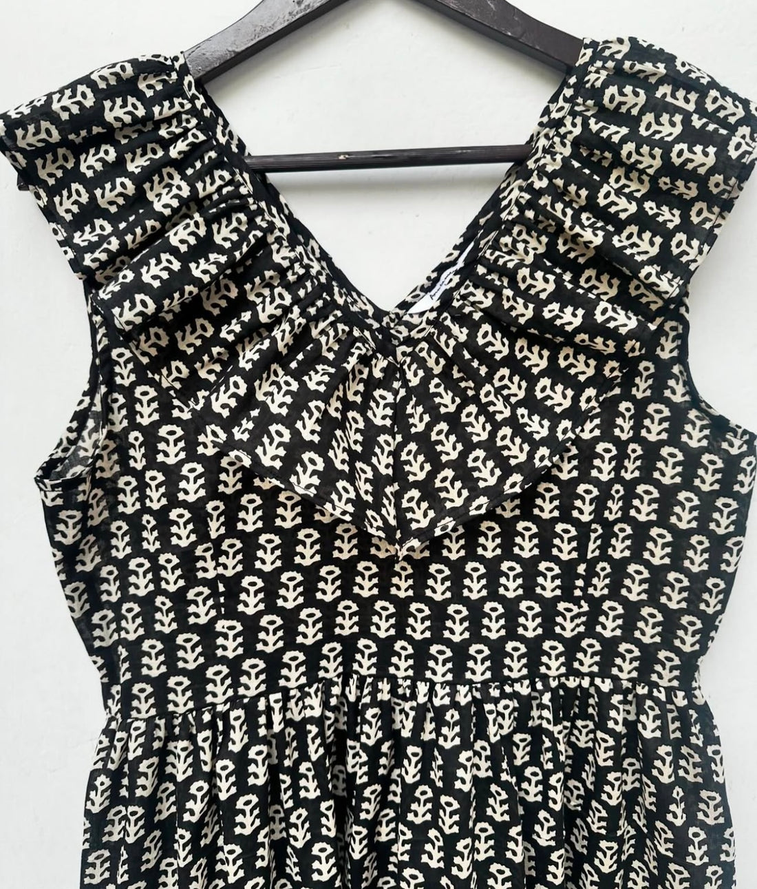 FRILL V-NECK DRESS