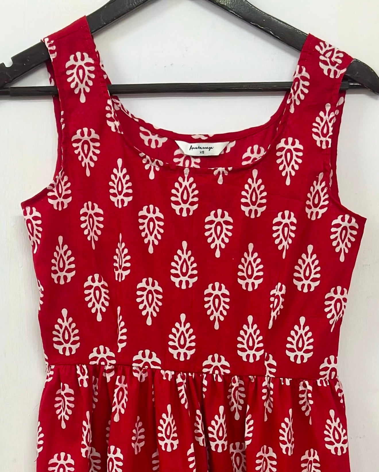 ROUND NECK SLEEVELESS ESSENTIAL DRESS
