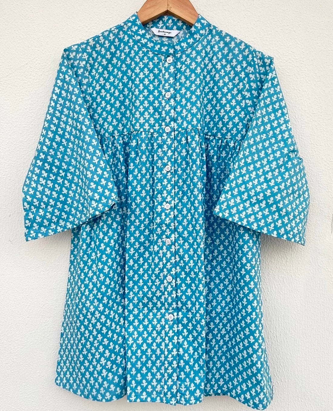 GATHERED BAND COLLAR CUFFED SLEEVES SHIRT