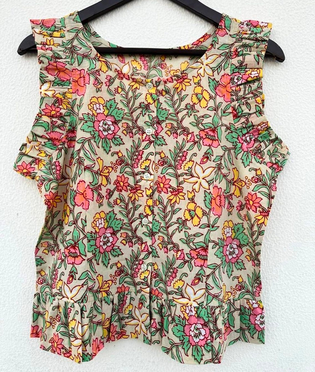 BUTTON DOWN TOP WITH RUFFLED DETAILING