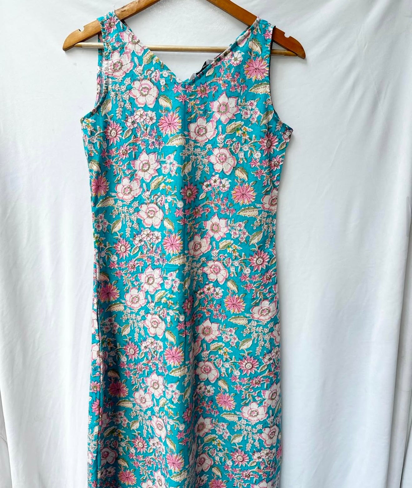 WIDE V NECK ESSENTIAL DRESS