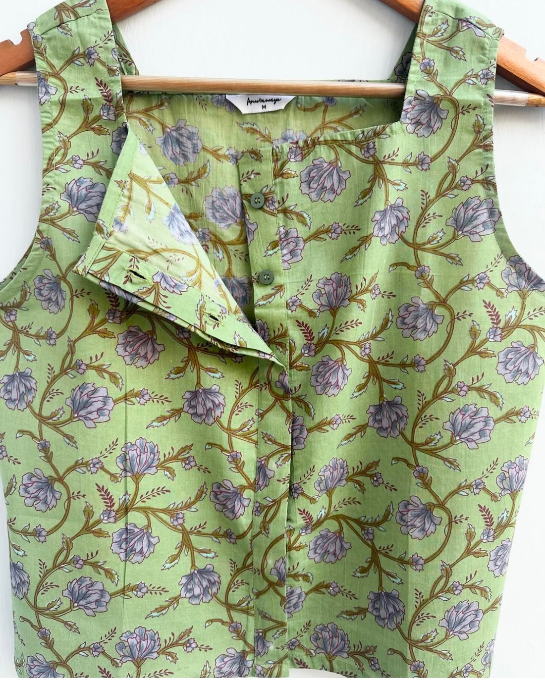 BROAD STRAP BUTTON DOWN TOP
