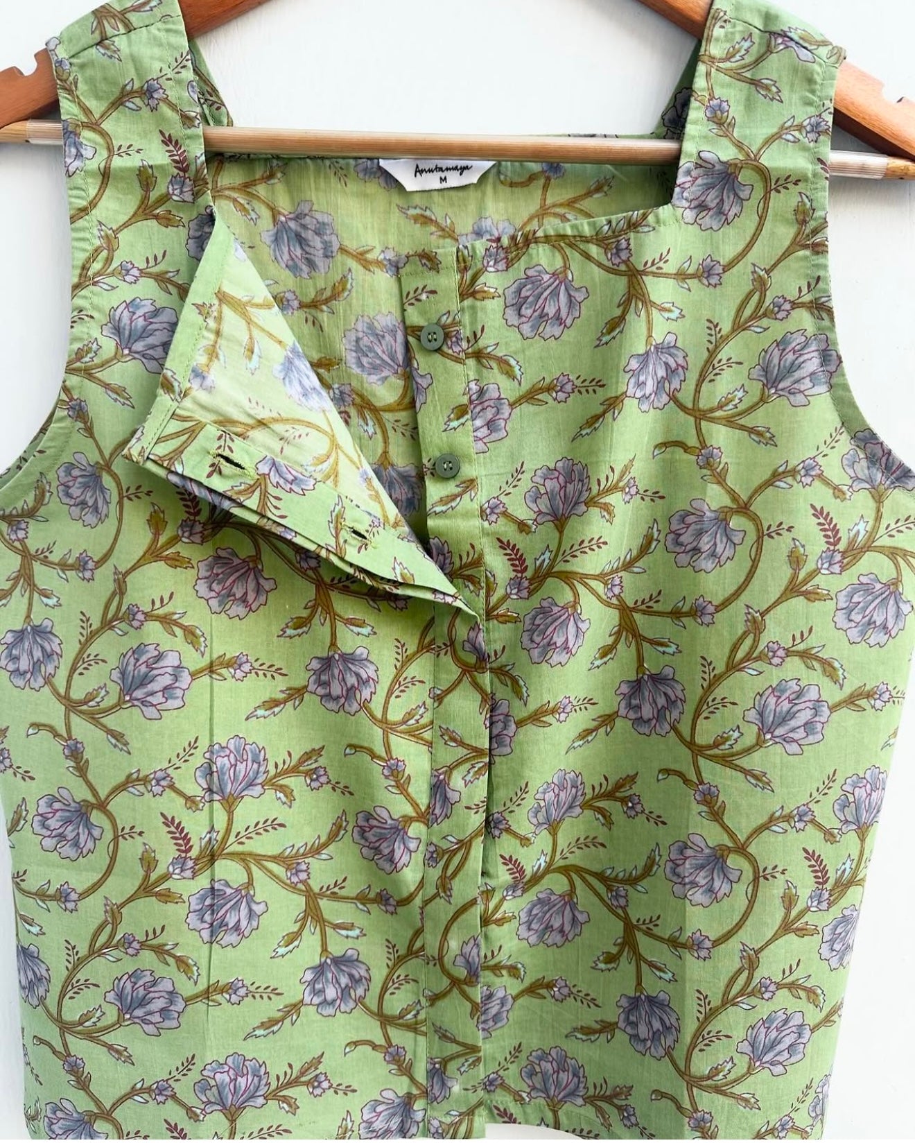 BROAD STRAP BUTTON DOWN TOP