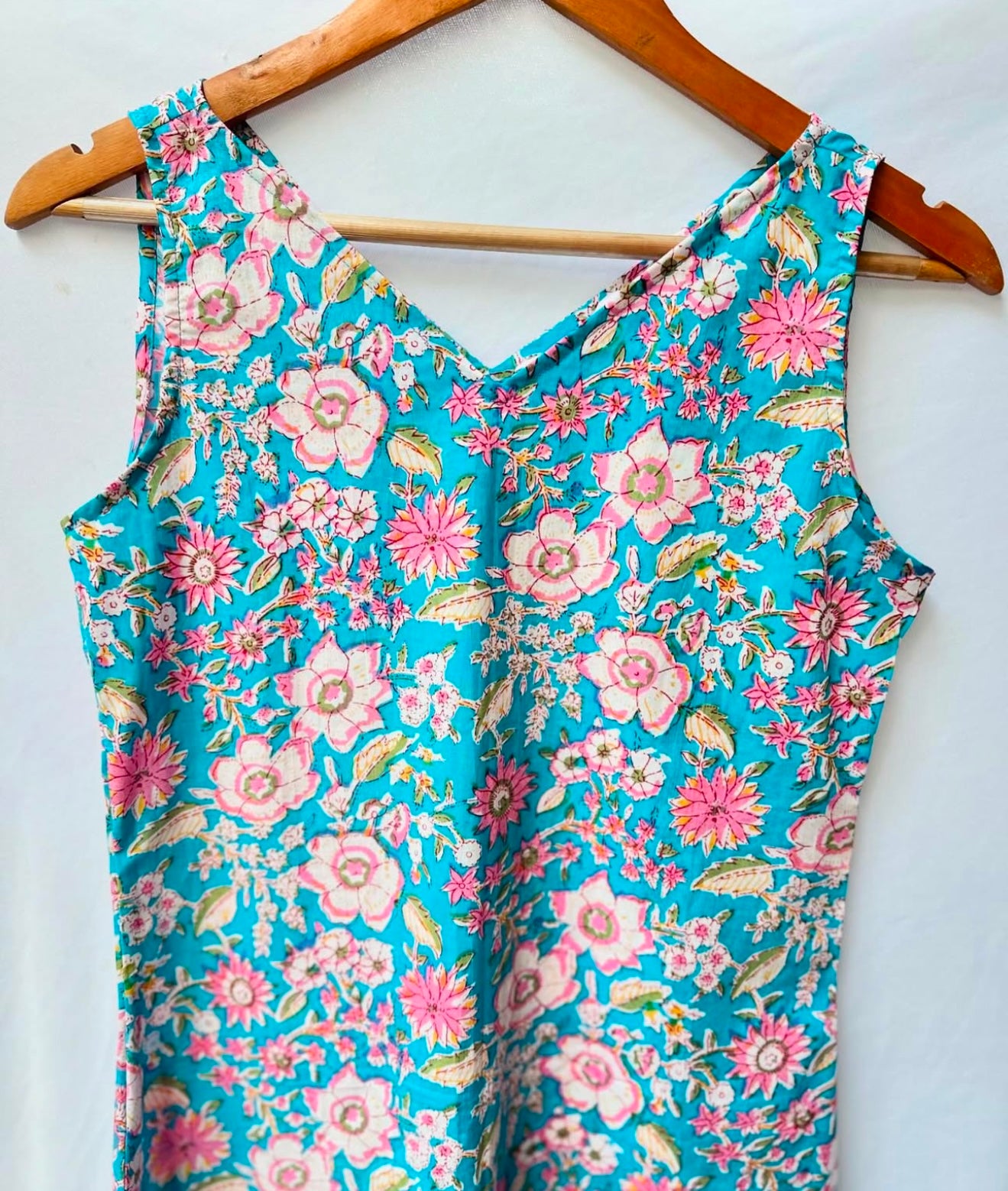 WIDE V NECK ESSENTIAL DRESS