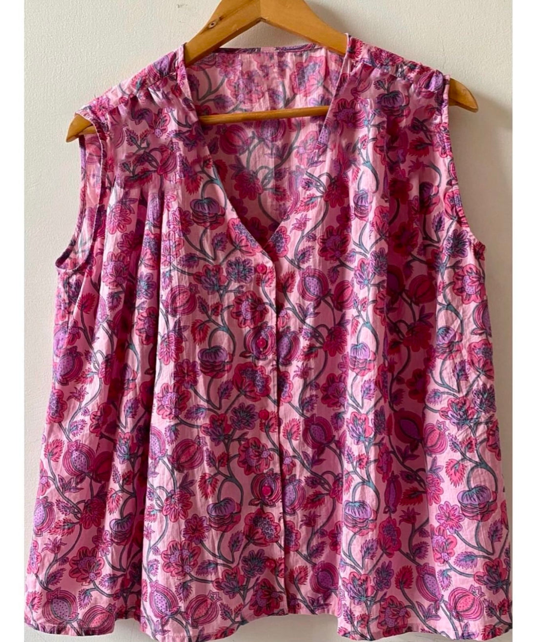 FLOWY BUTTON DOWN TOP