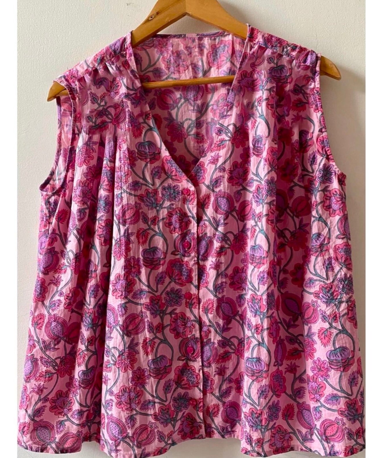 FLOWY BUTTON DOWN TOP