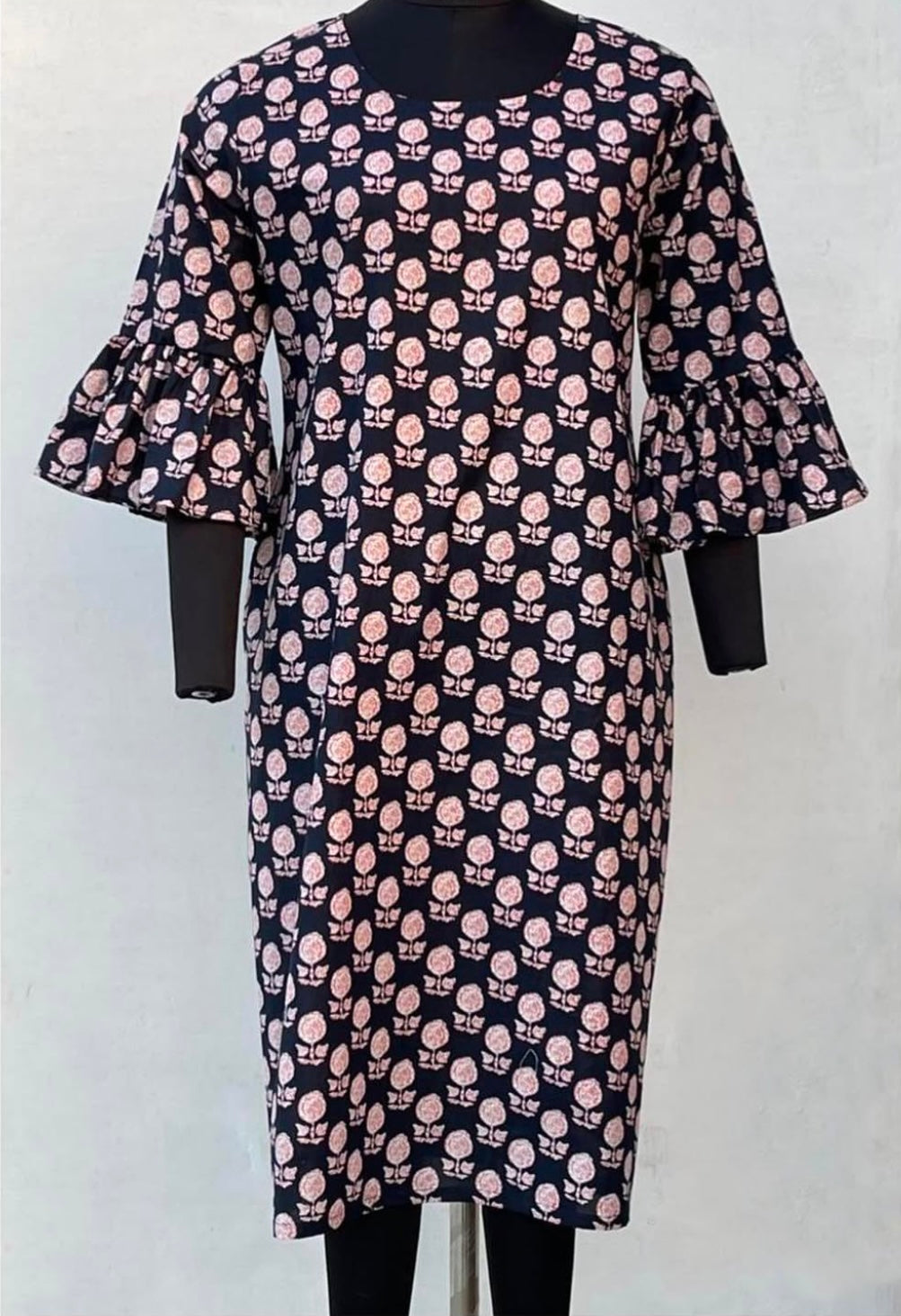 STRAIGHT FITTED DRESS WITH FRILL SLEEVES