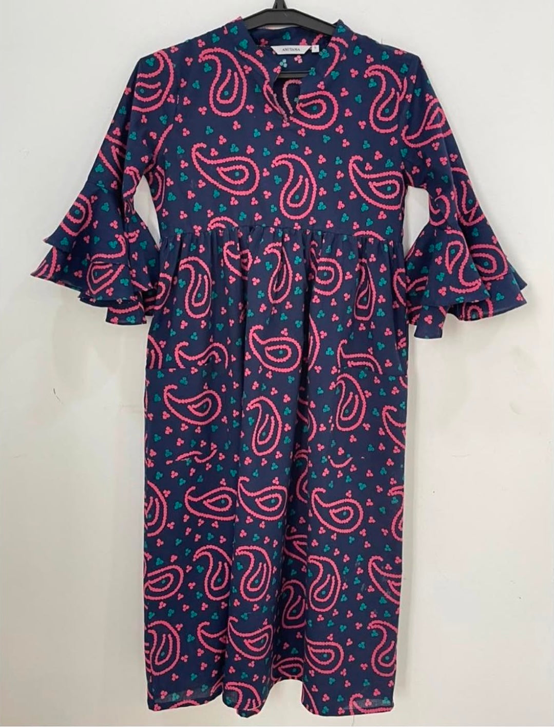 MIDI-DRESS WITH COLLAR AND FRILL SLEEVES DETAILING