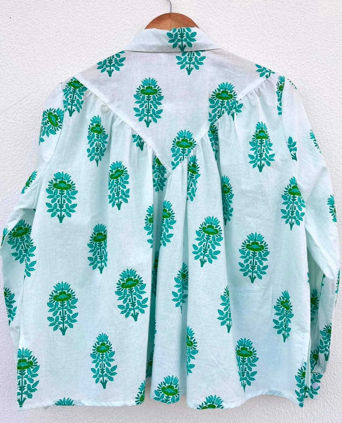 SHIRT WITH GATHER DETAILS