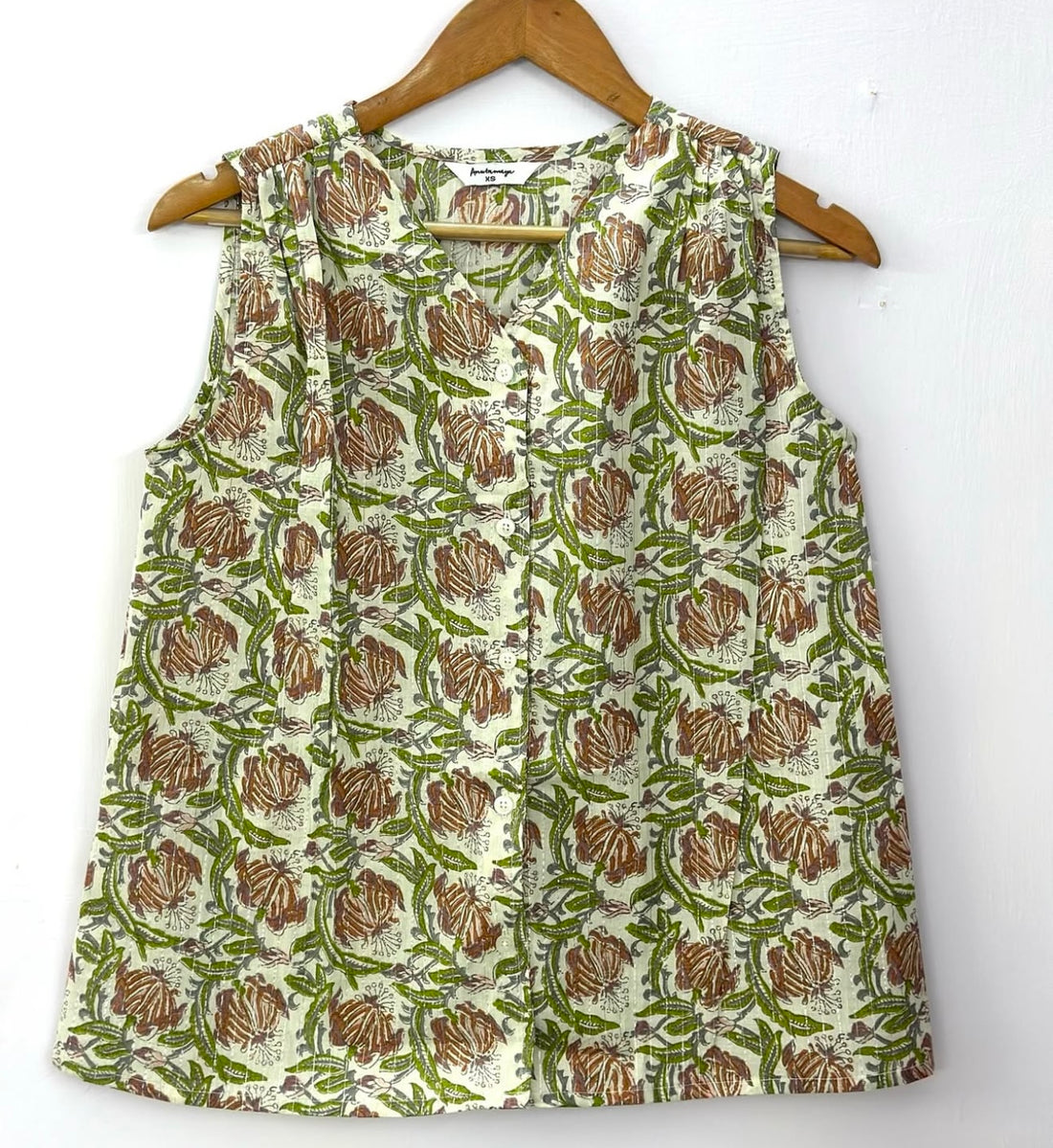 V-NECK BUTTON DOWN TOP