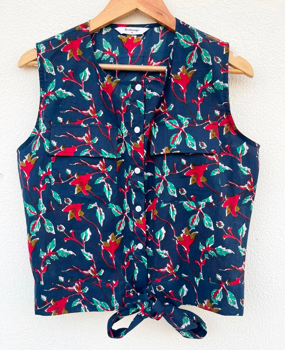 SLEEVELESS SHIRT WITH FRONT WASIT TIE AND POCKETS
