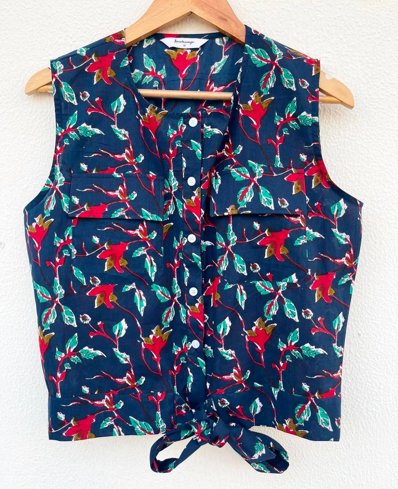 SLEEVELESS SHIRT WITH FRONT WASIT TIE AND POCKETS