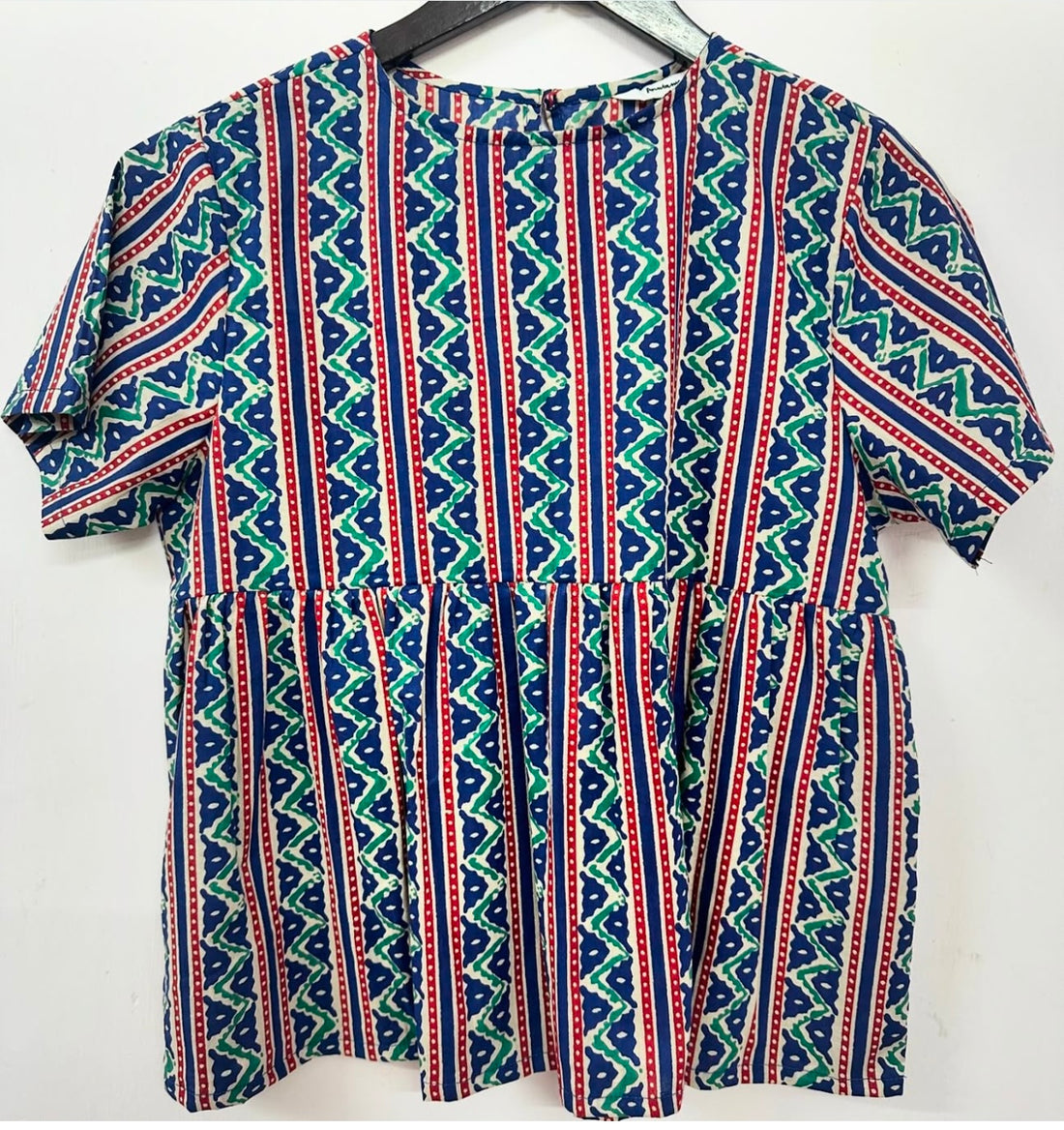 FLOWY HIGH NECK SHORT SLEEVES TOP WITH BACK BUTTON CLOSURE