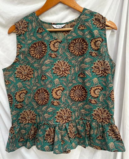 BASIC FRILL TOP WITH V-NECK