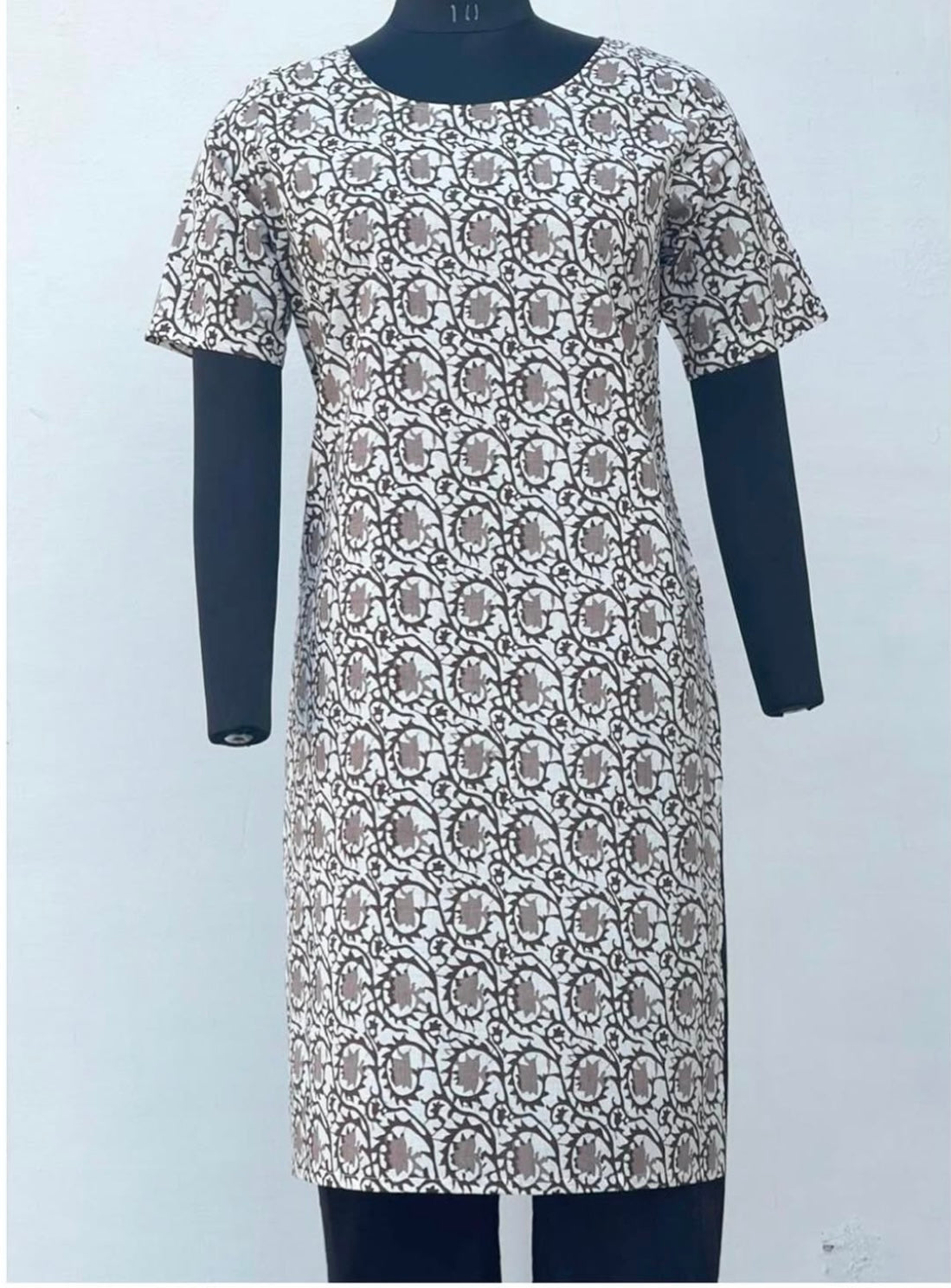 BASIC ROUND NECK LONG KURTA WITH SHORT SLEEVES