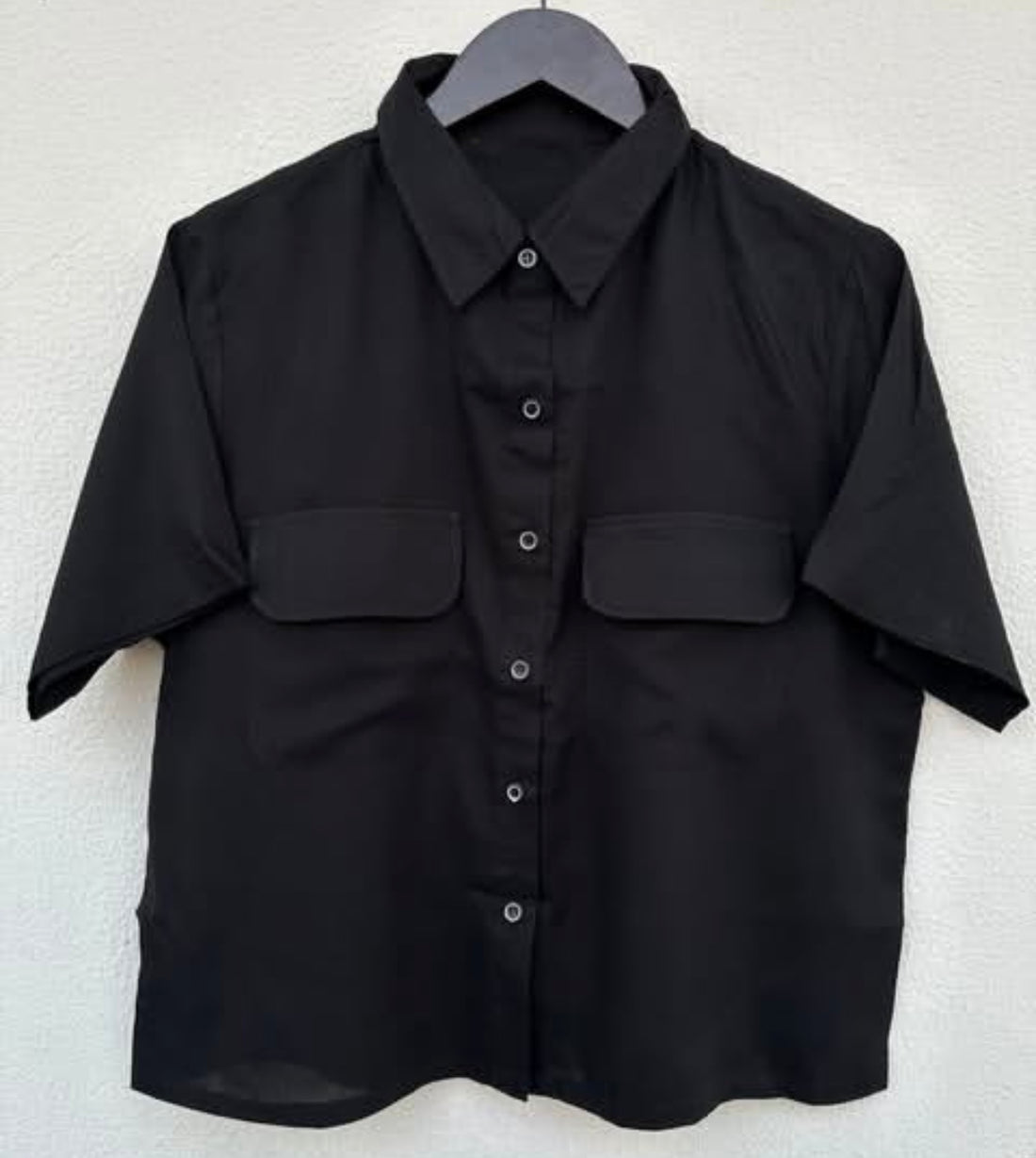 SOLID STRAIGHT COLLARED BOXY SHIRT WITH FRONT POCKETS