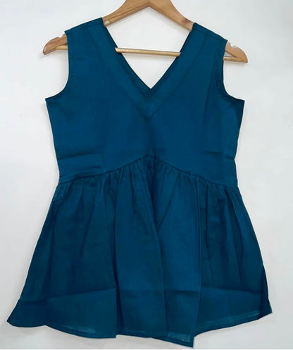 SOLID SLEEVELESS GATHERED TOP