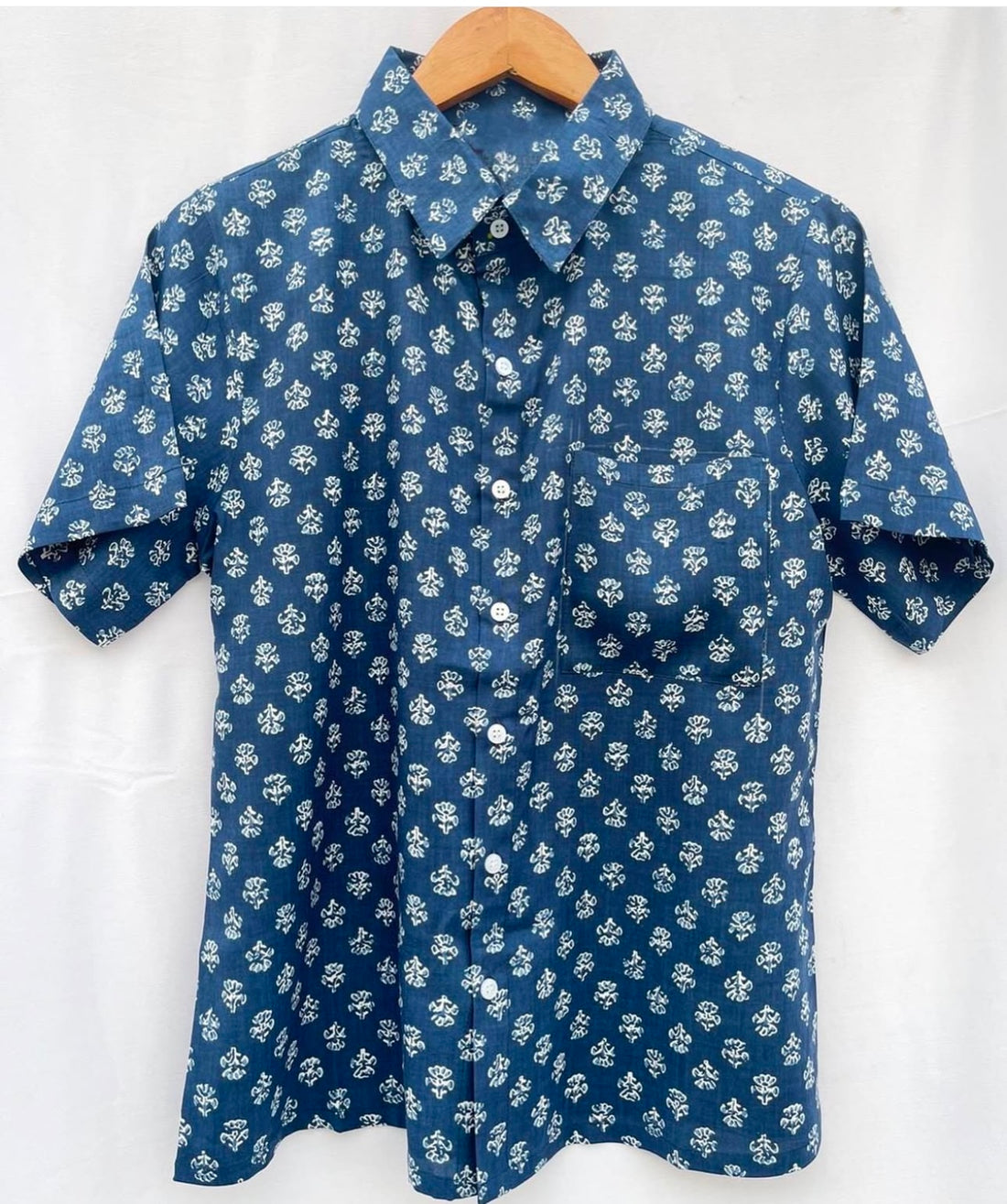 BASIC SHIRT WITH POCKET DETAILING