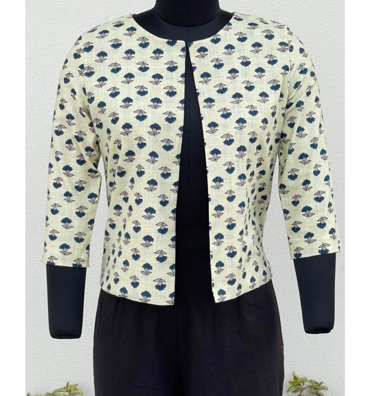 ROUND-NECK BLAZER WITH LINING