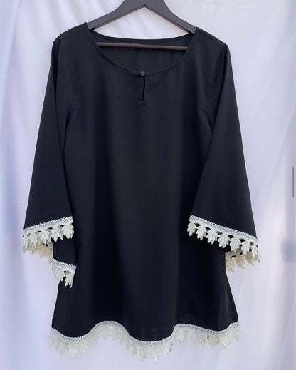 SHORT KURTA WITH LACE AND FRONT BUTTON PANEL