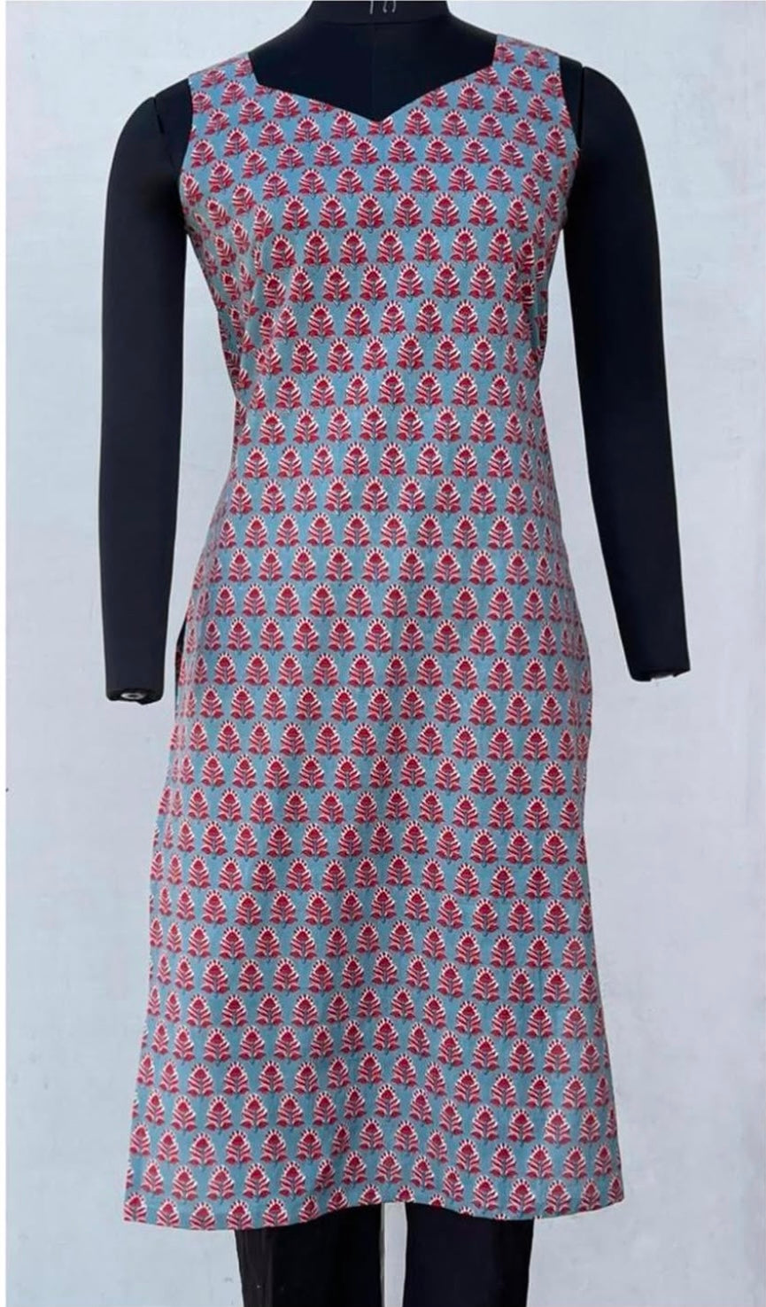 LONG SLEEVELESS KURTA WITH PAN SHAPE NECK