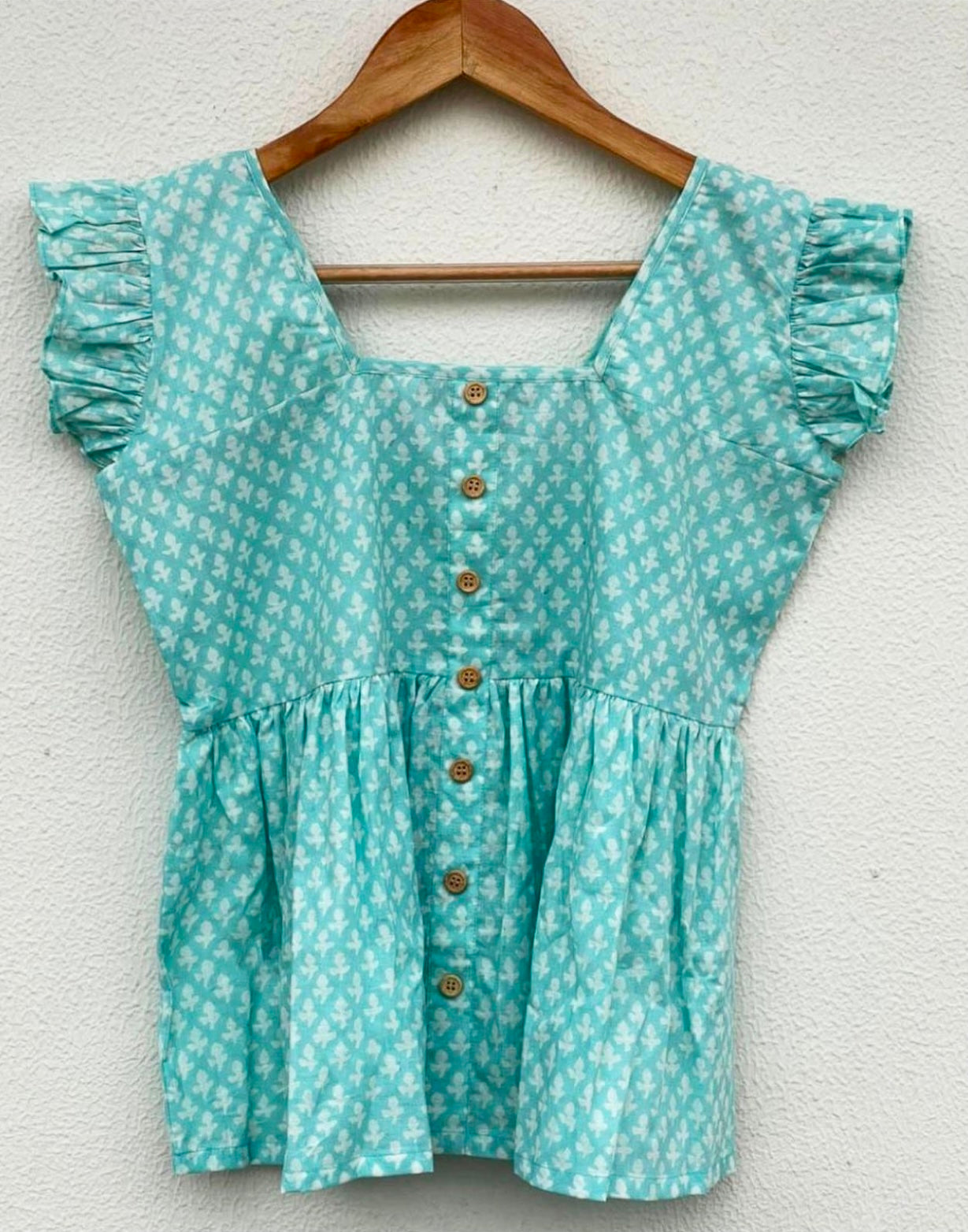 BUTTON DOWN TOP WITH FRILL SLEEVES