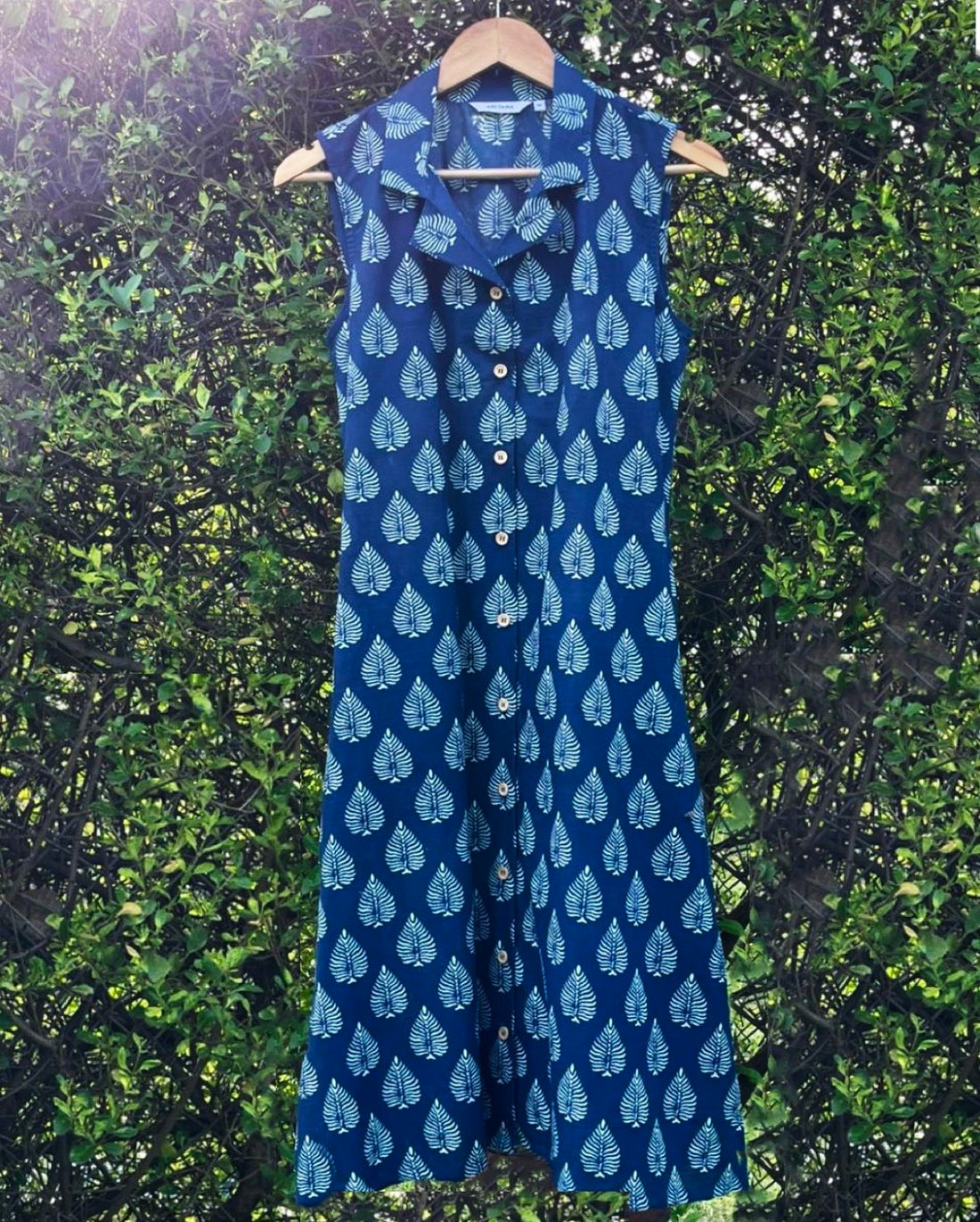 CUBAN COLLARED SLEEVELESS BUTTON DOWN DRESS