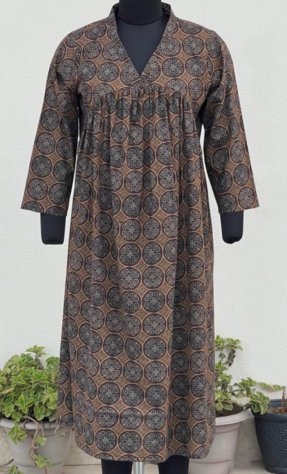 GATHERED DRESS WITH V FLAPPED NECK