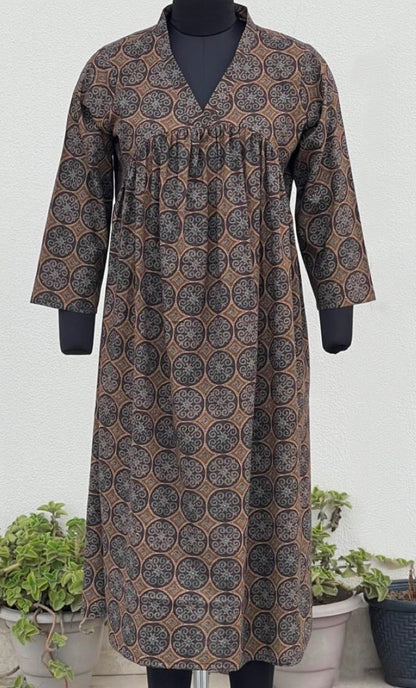 GATHERED DRESS WITH V FLAPPED NECK